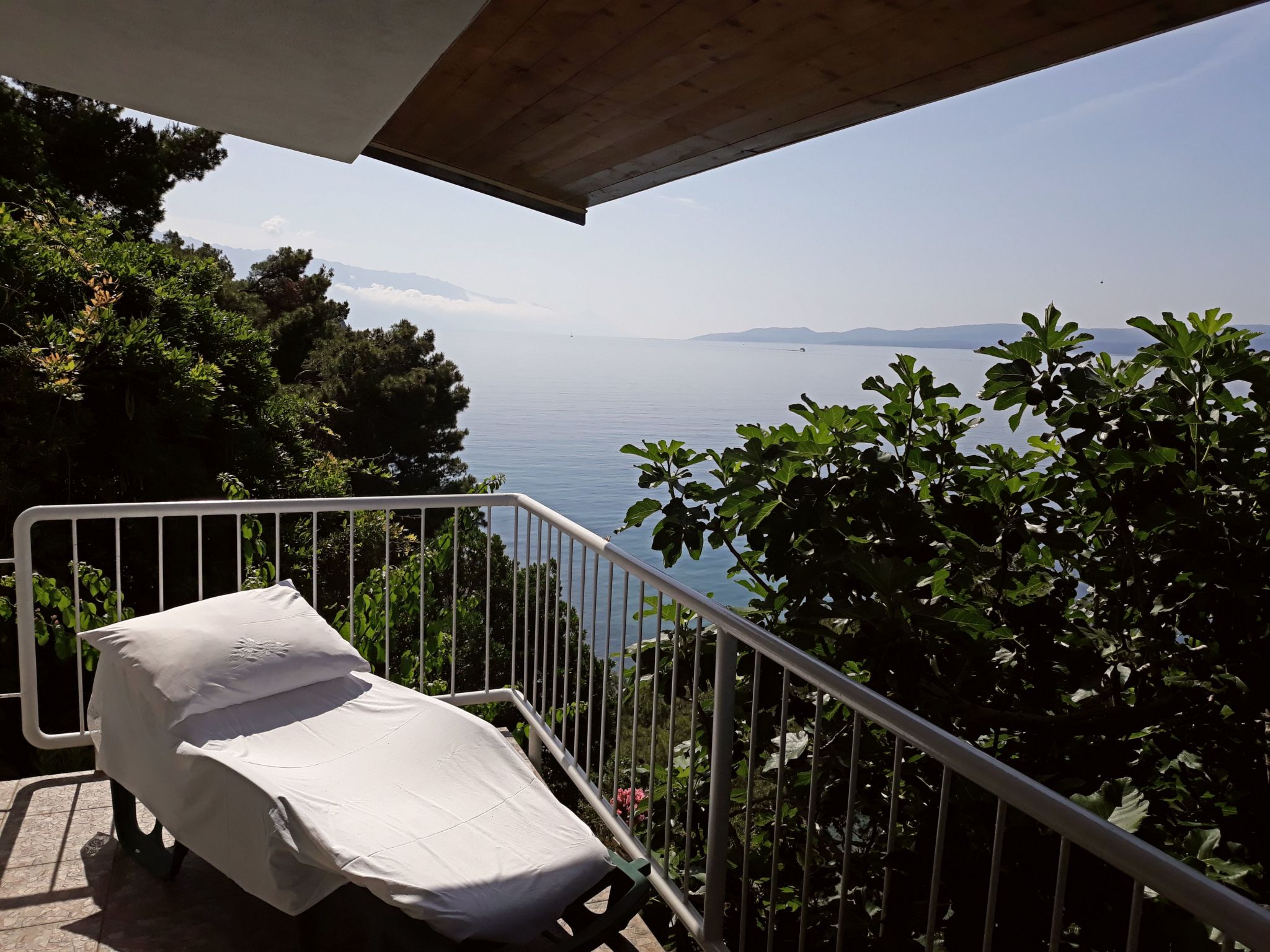 Haus am Wasser mit Blick aufs Wasser-Drinnen