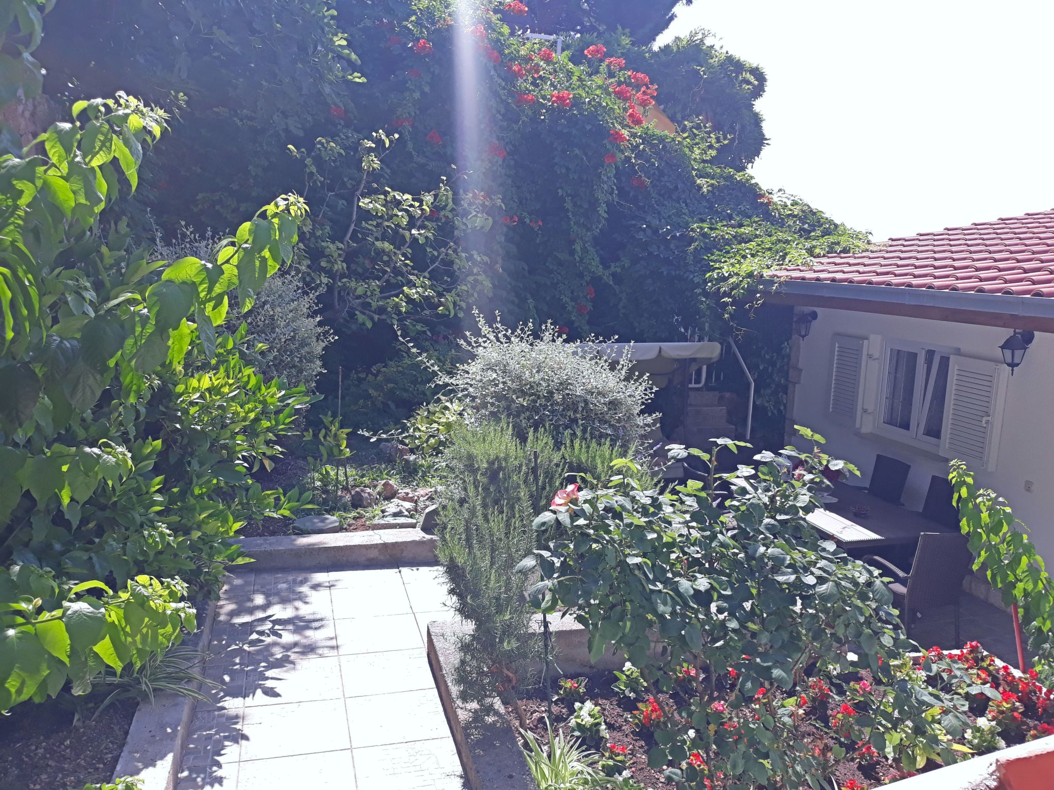 Haus am Wasser mit Blick aufs Wasser-Drinnen