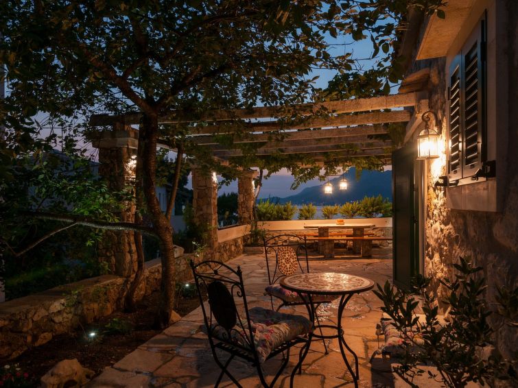 in Omiš mit Privatem Balkon