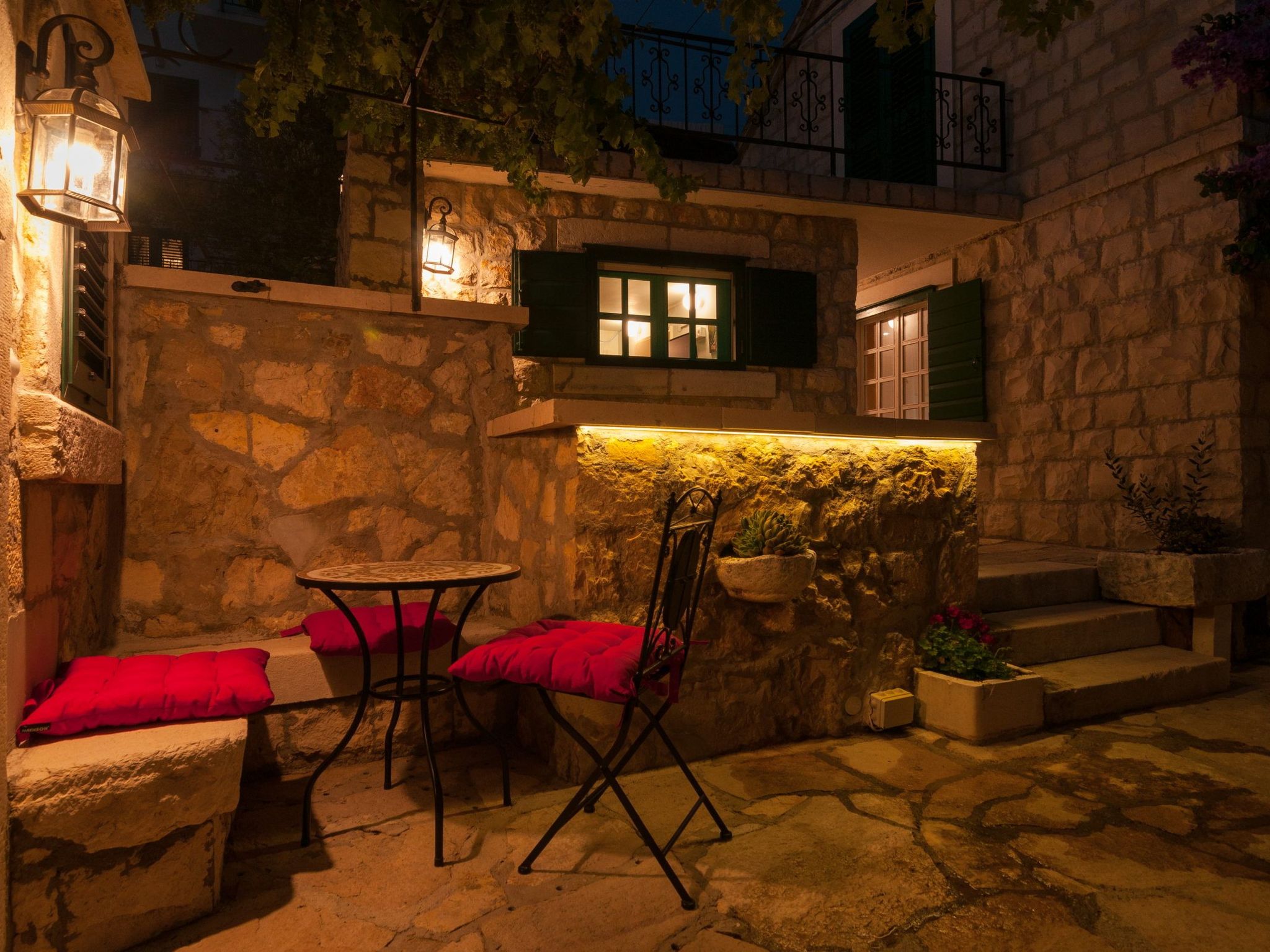 In Omiš mit Privatem Balkon-Dedans