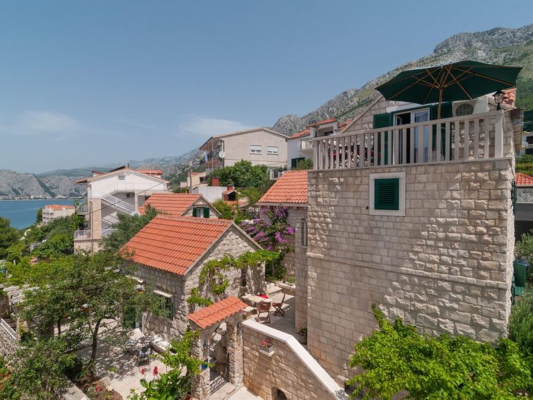 Gemütliche Wohnung in Omiš mit Privatem Balkon
