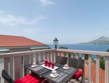 Gemütliche Wohnung in Omiš mit Privatem Balkon