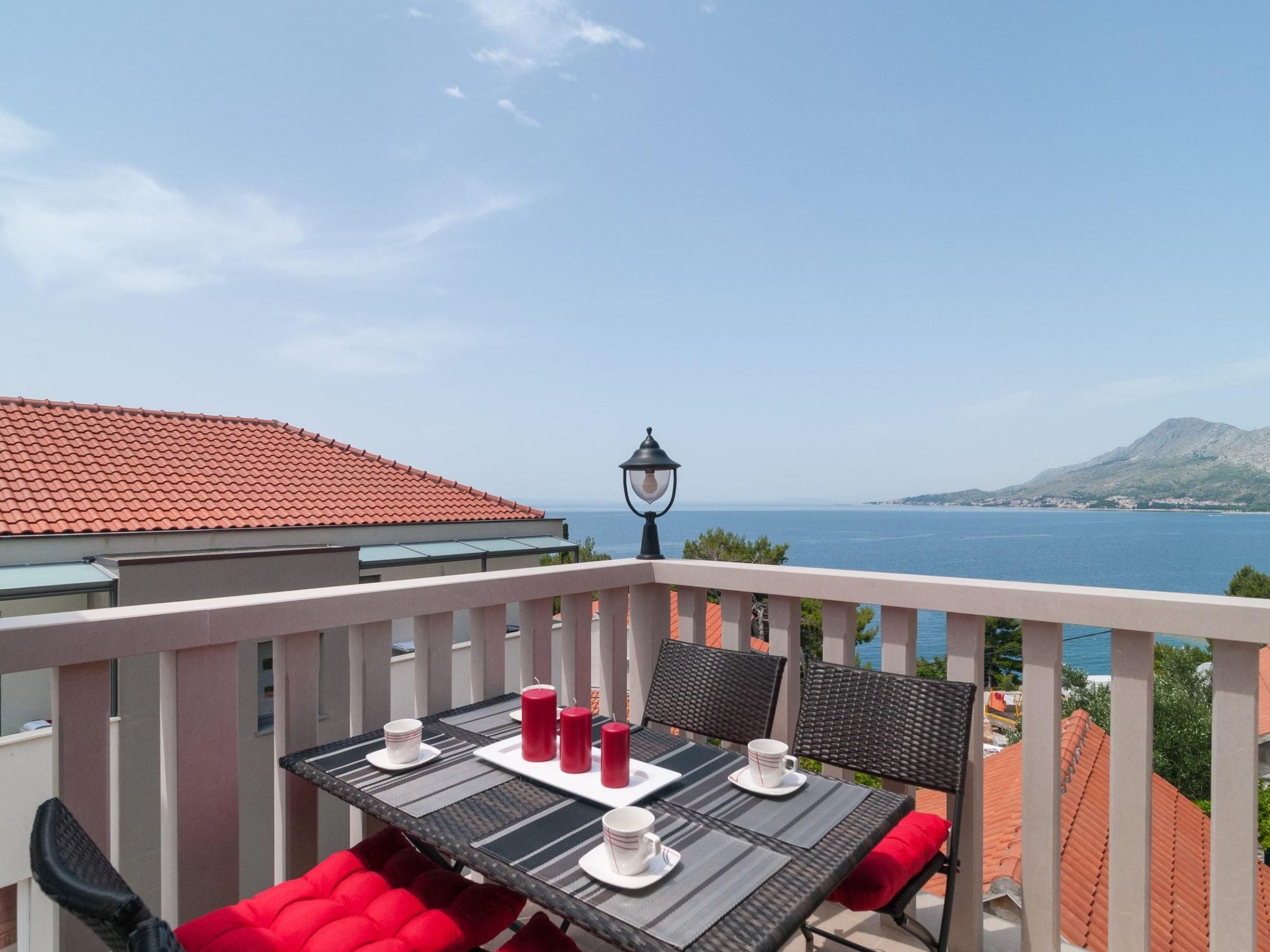 Gemütliche Wohnung in Omiš mit Privatem Balkon-Binnen