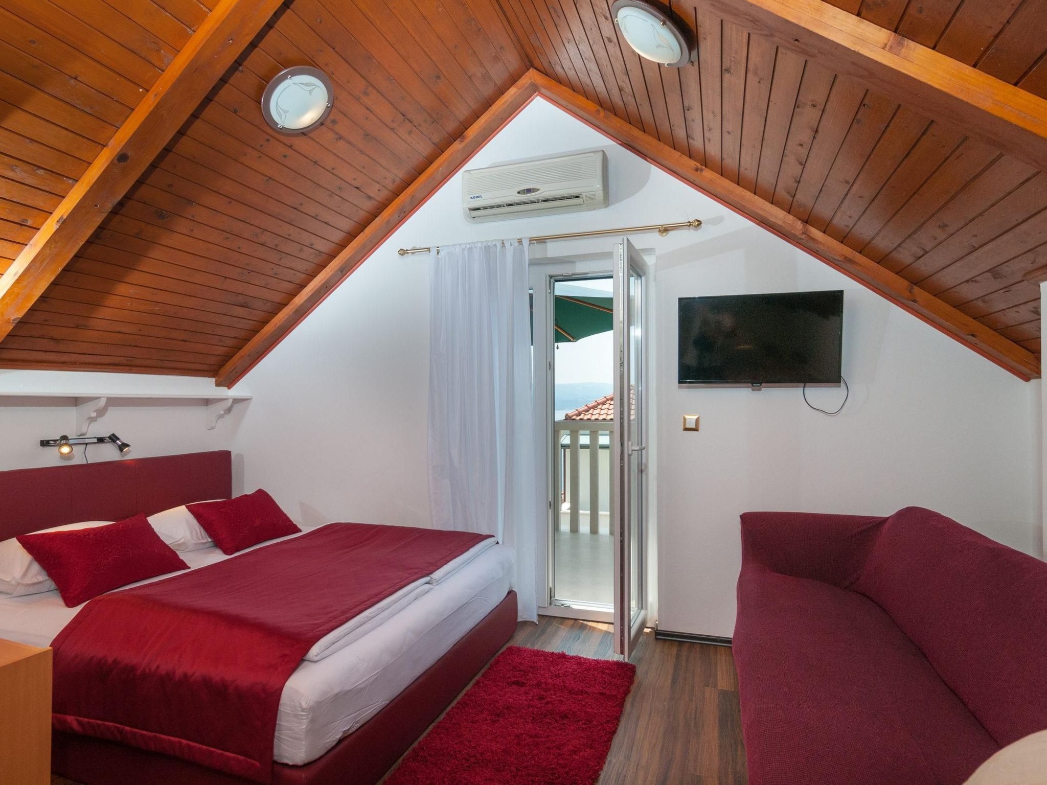 Gemütliche Wohnung in Omiš mit Privatem Balkon-Binnen