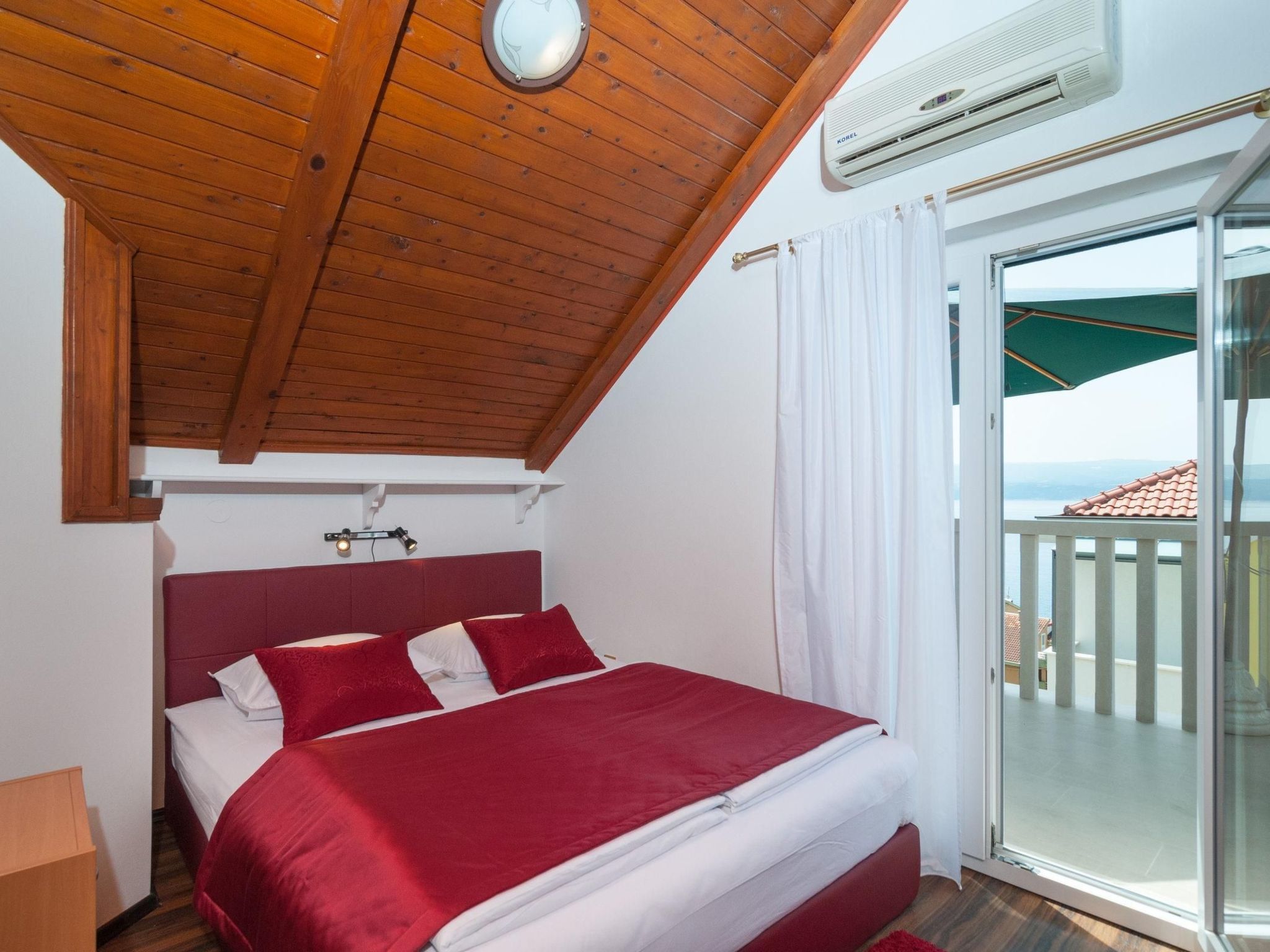 Gemütliche Wohnung in Omiš mit Privatem Balkon-Binnen