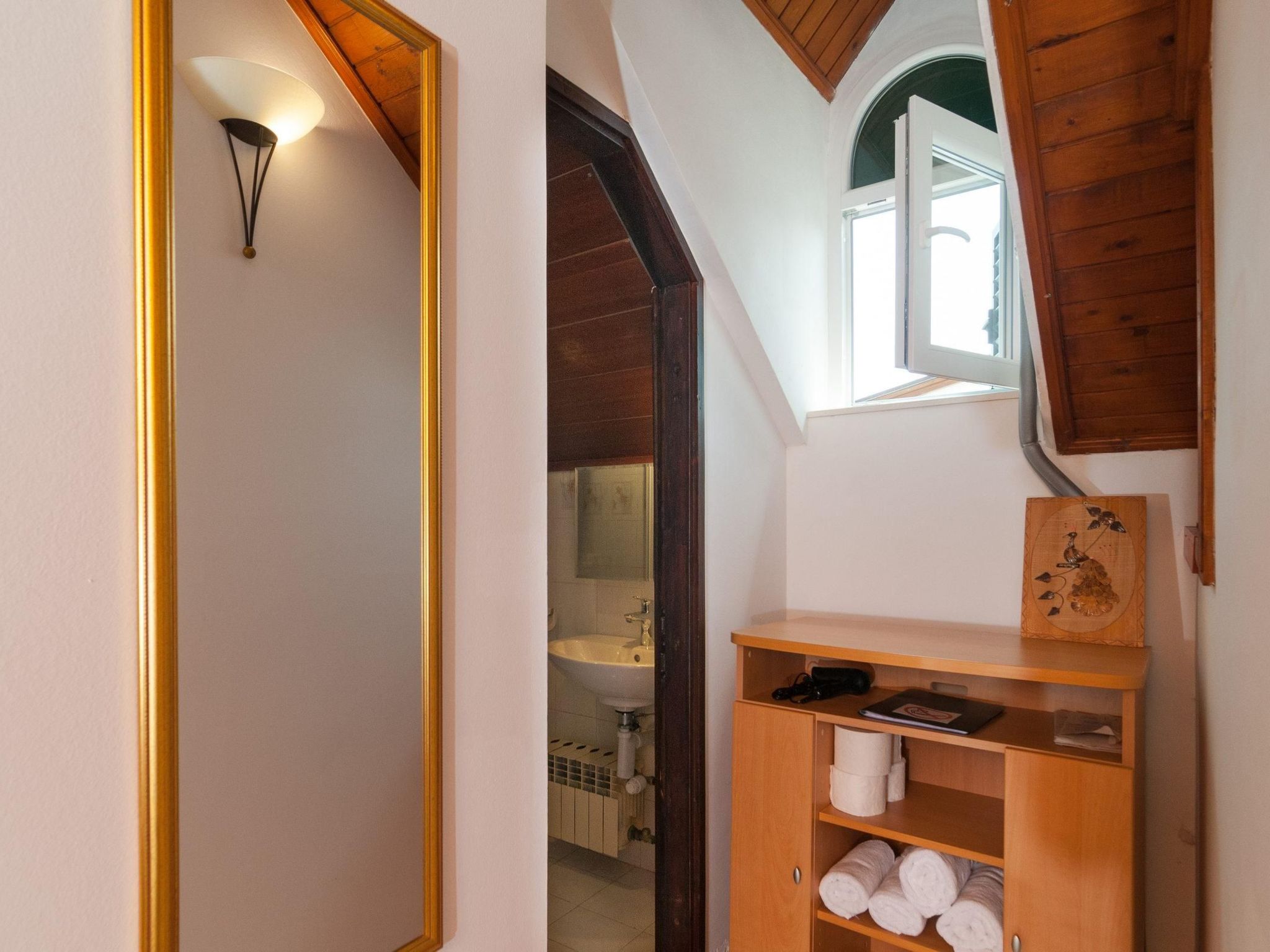 Gemütliche Wohnung in Omiš mit Privatem Balkon-Binnen