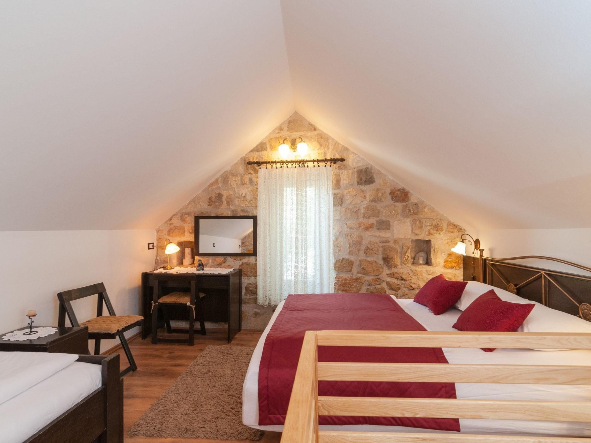 Für drei Personen-Binnen