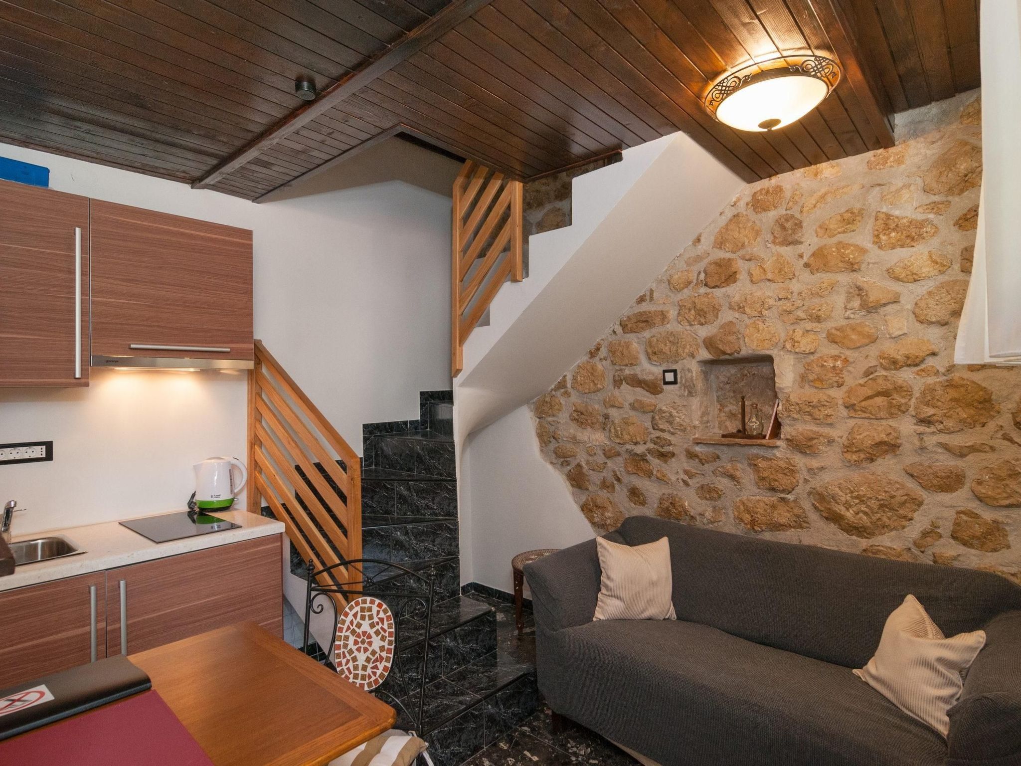 Für drei Personen-Binnen