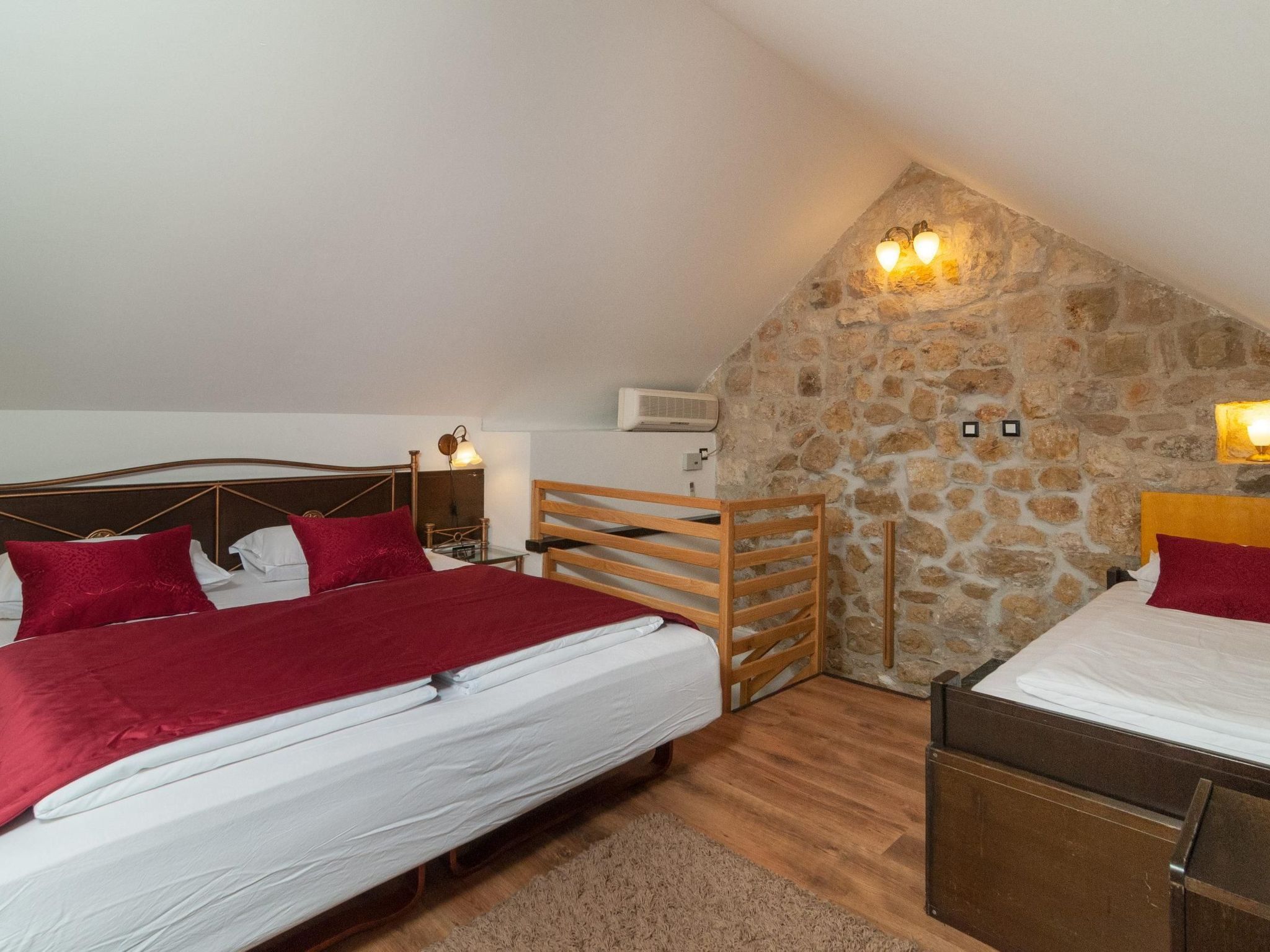 Für drei Personen-Binnen