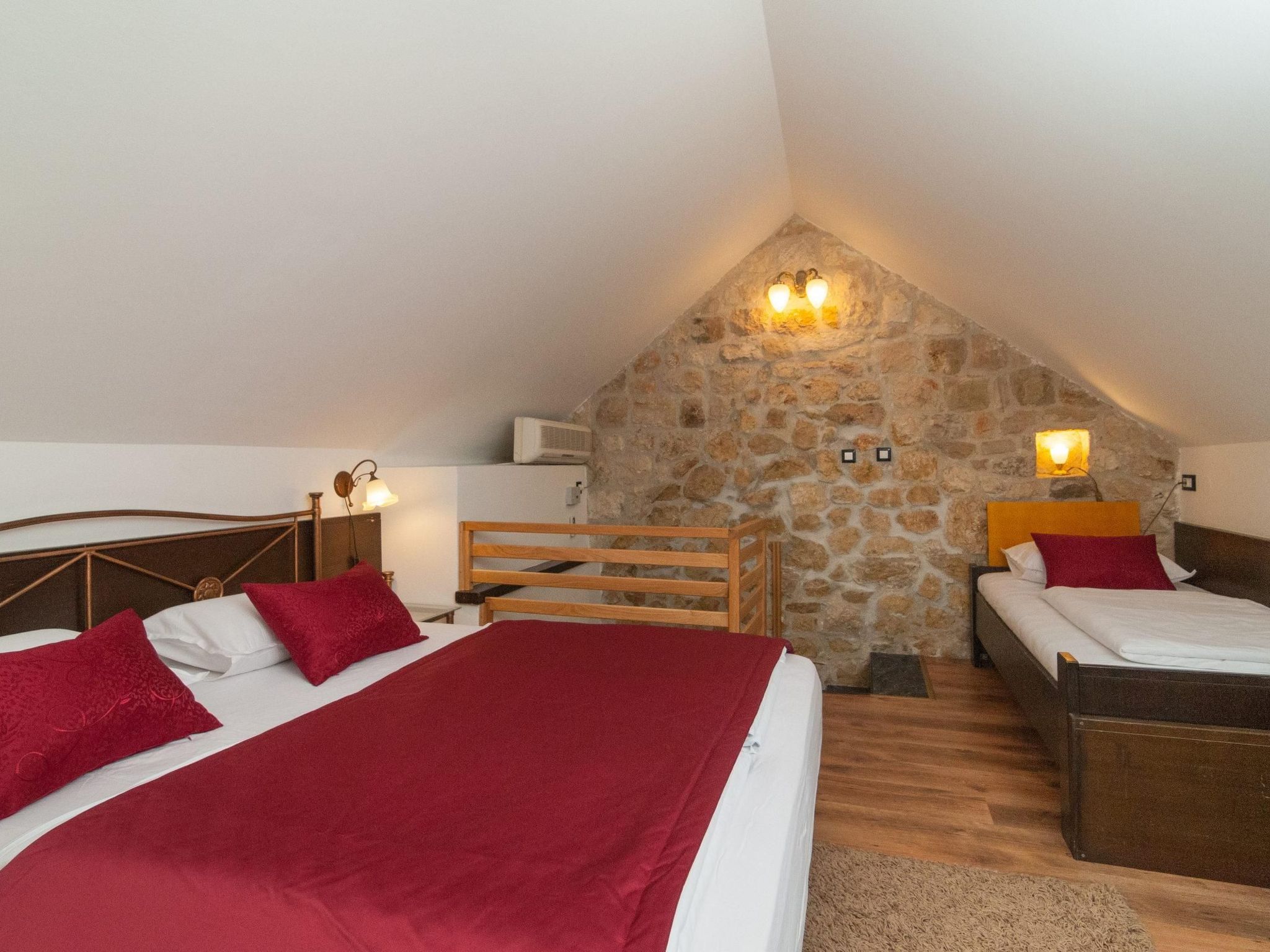 Für drei Personen-Binnen