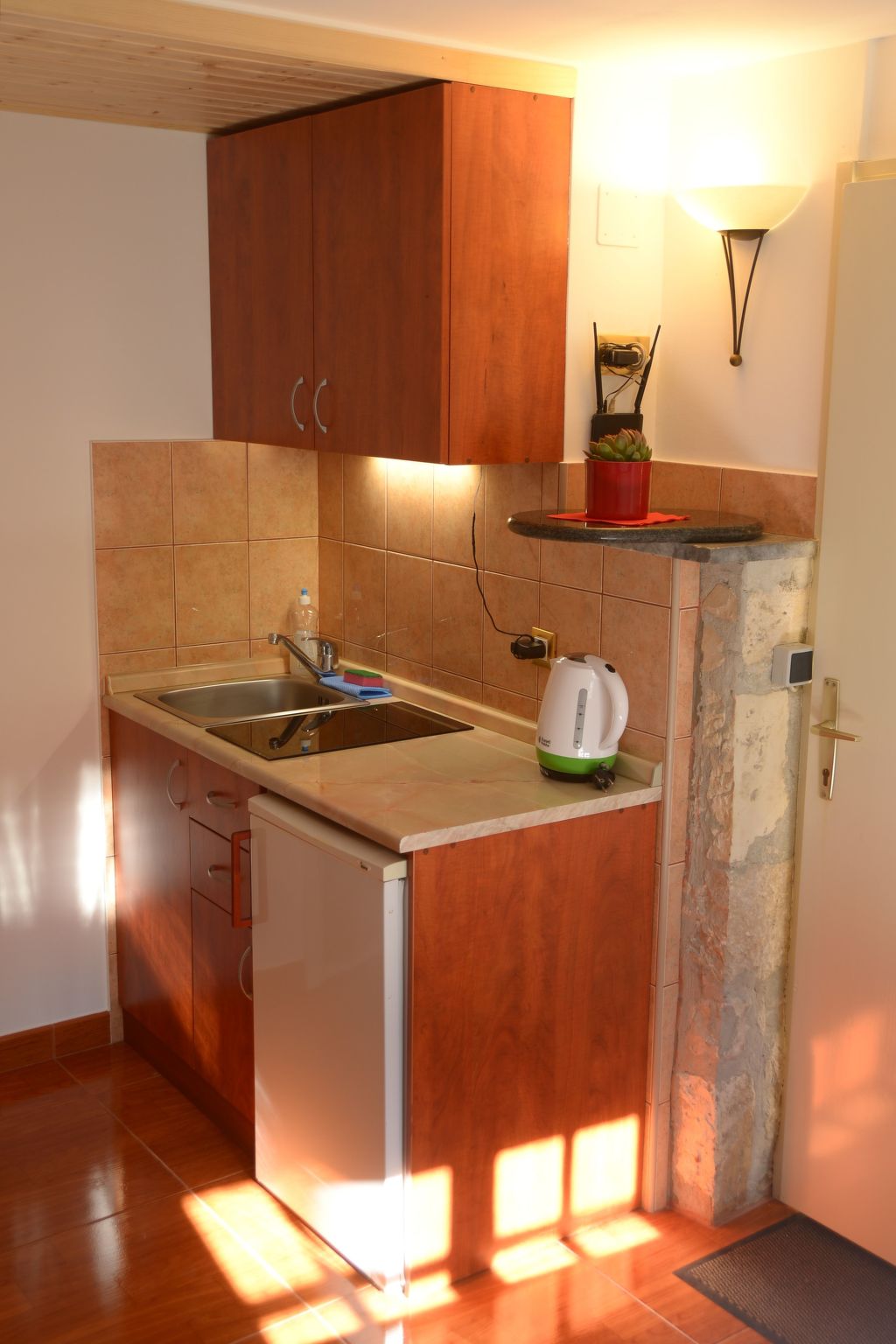 Kleine Wohnung in Omiš mit Privatem Balkon-Binnen