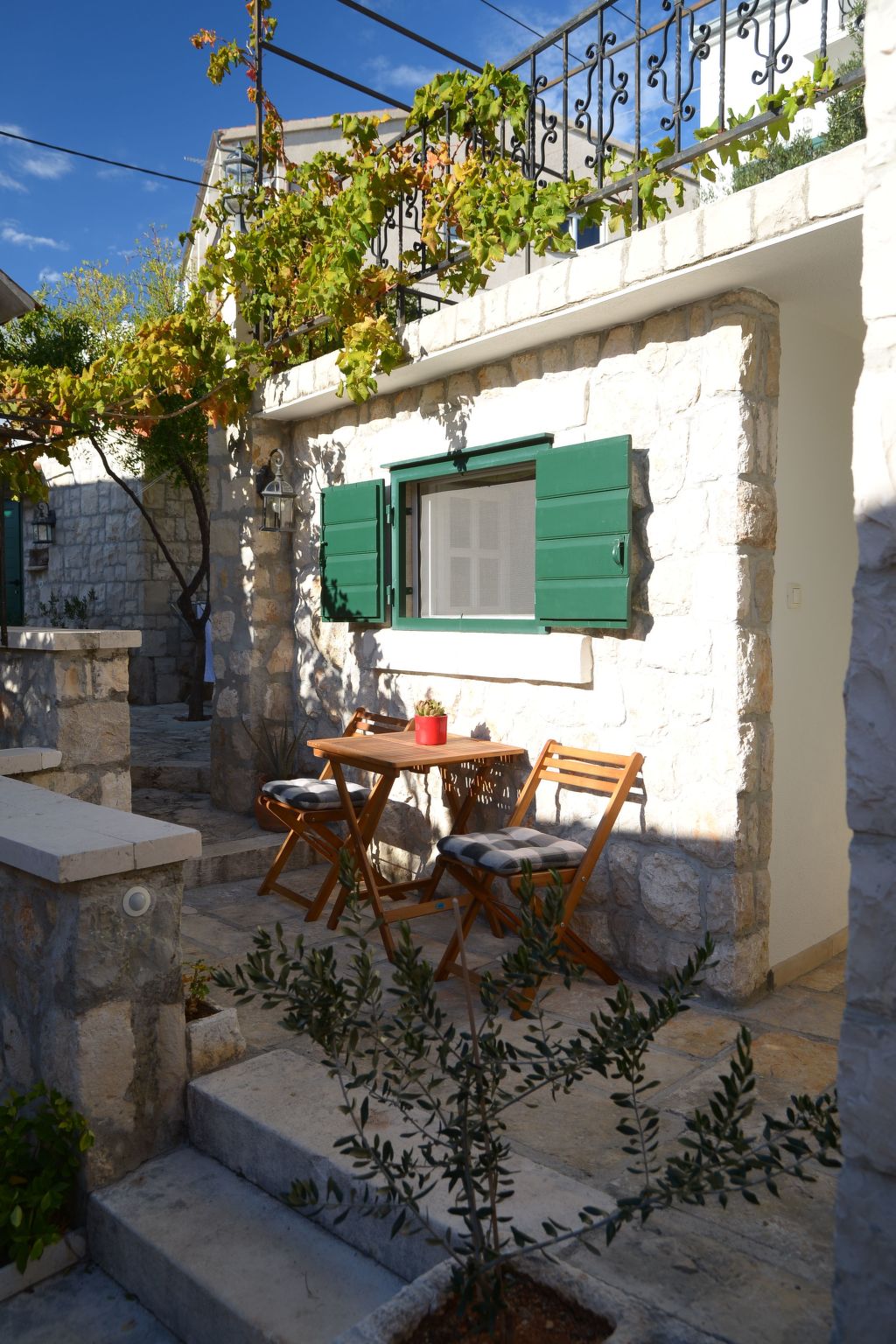Kleine Wohnung in Omiš mit Privatem Balkon-Binnen