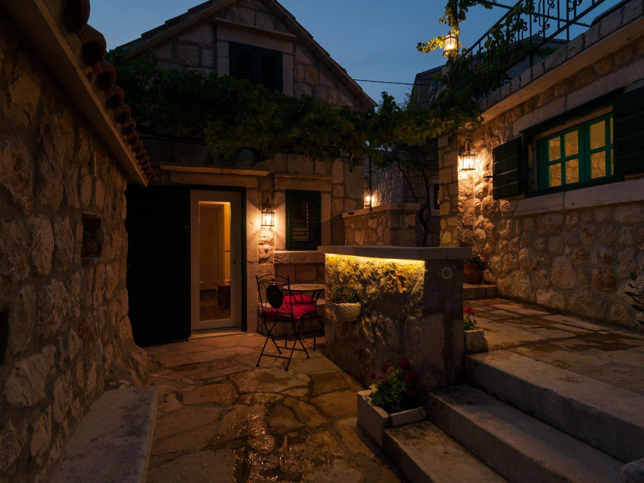 Kleine Wohnung in Omiš mit Privatem Balkon-Binnen