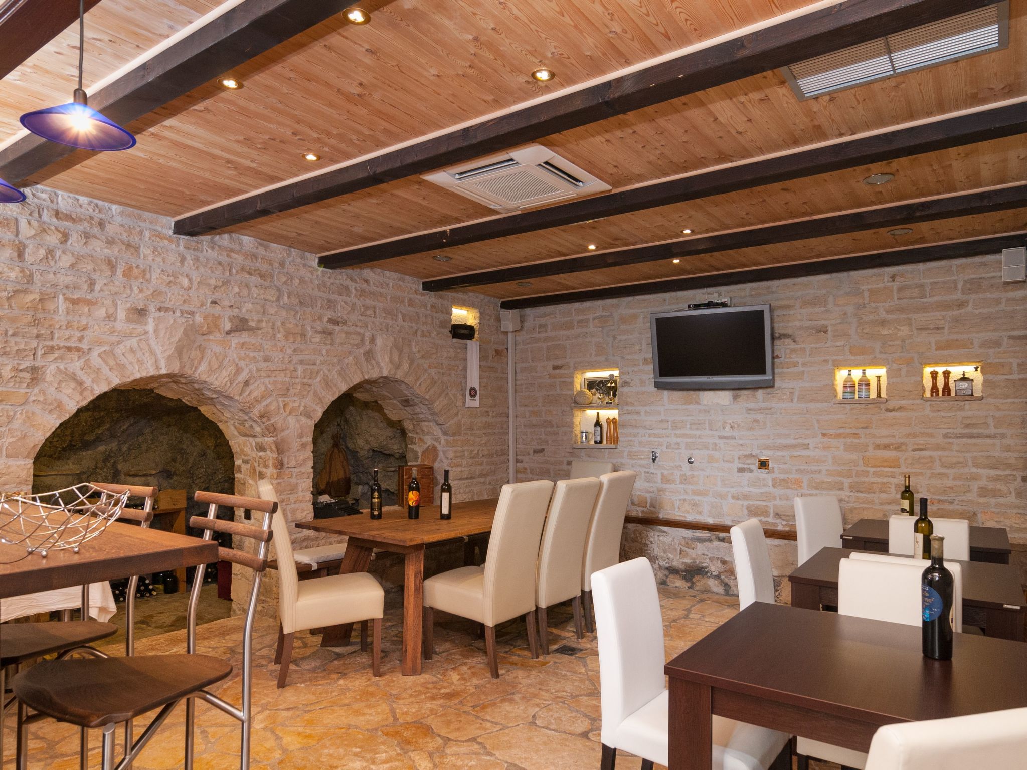 Kleine Wohnung in Omiš mit Privatem Balkon-Binnen