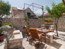 Große Ferienwohnung in Omiš mit Privatem Balkon