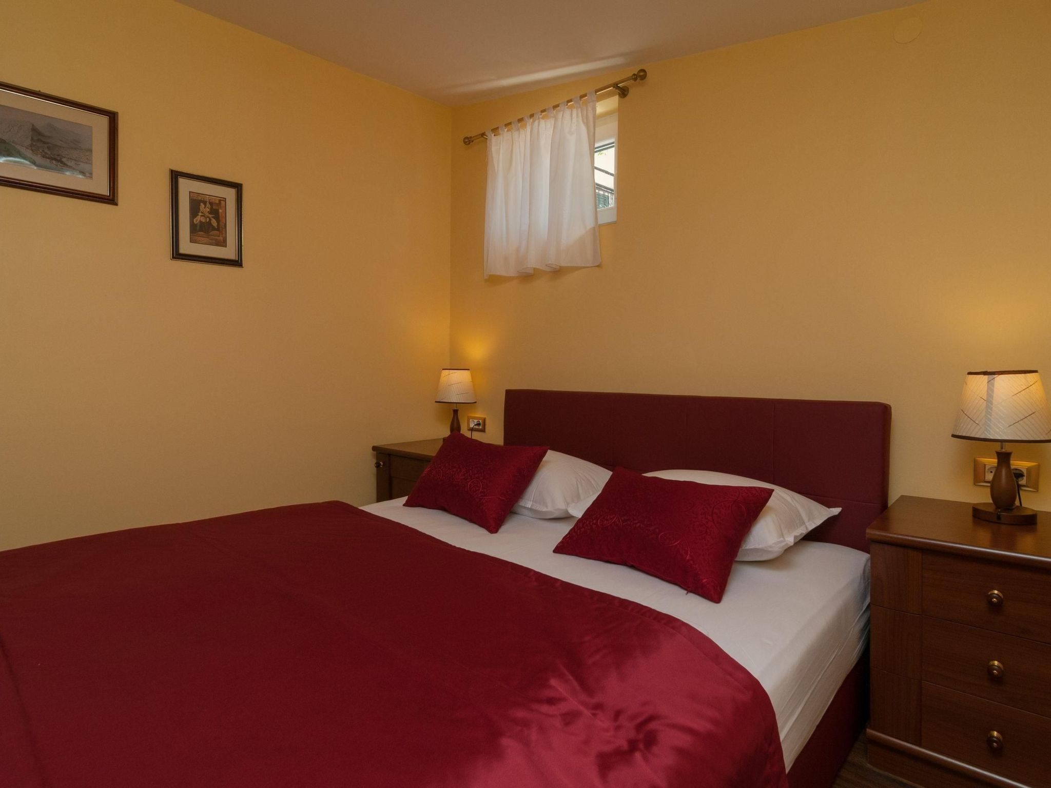 Große Ferienwohnung in Omiš mit Privatem Balkon-Binnen