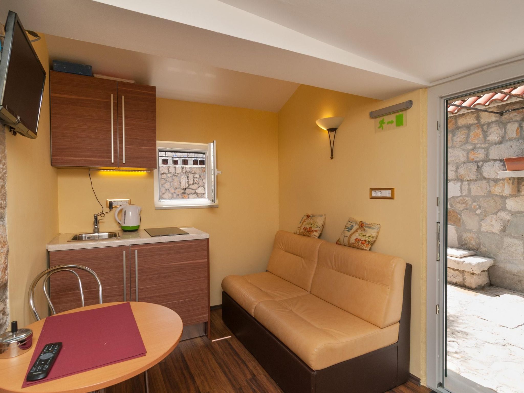 Große Ferienwohnung in Omiš mit Privatem Balkon-Binnen