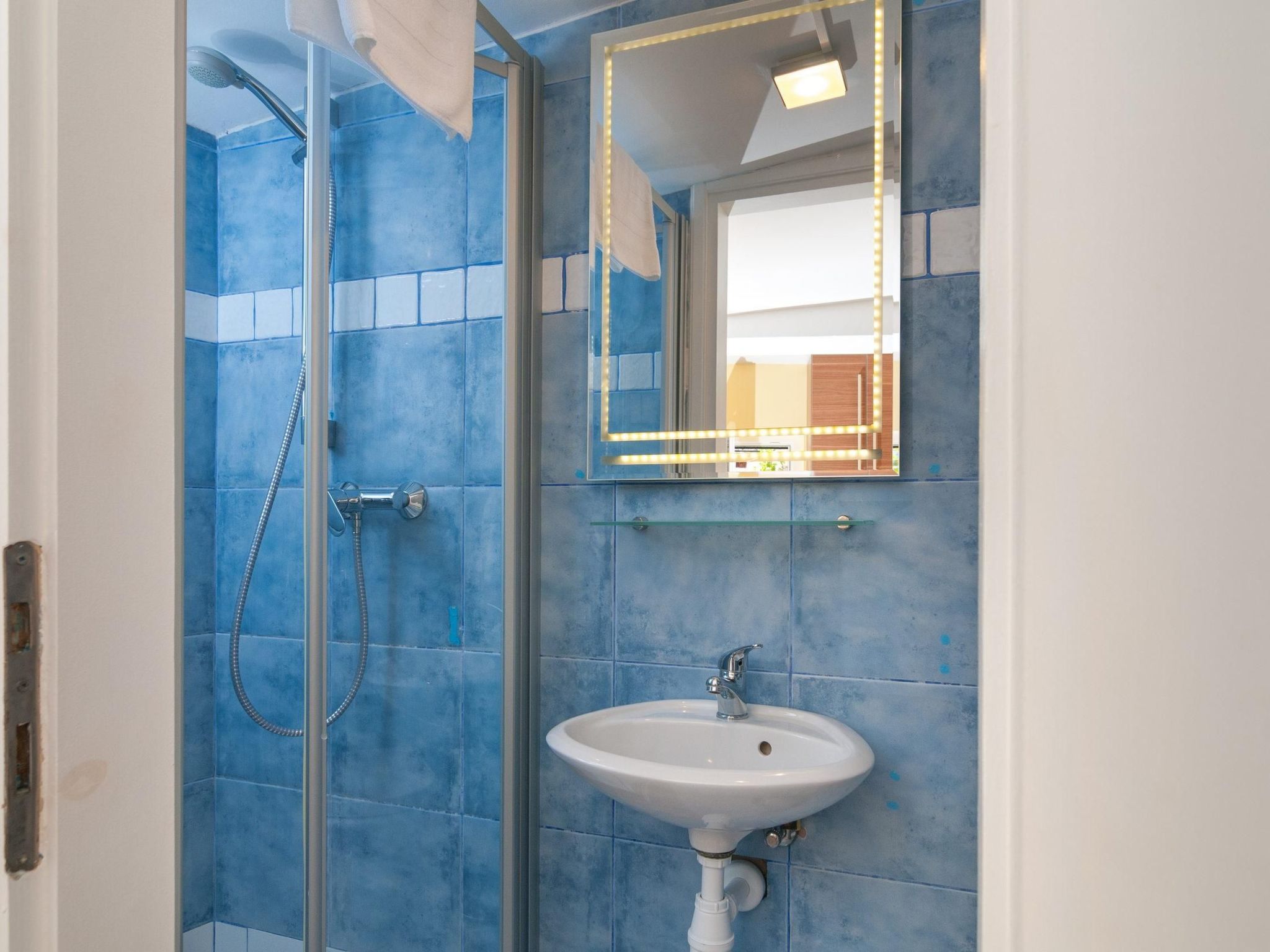 Große Ferienwohnung in Omiš mit Privatem Balkon-Binnen