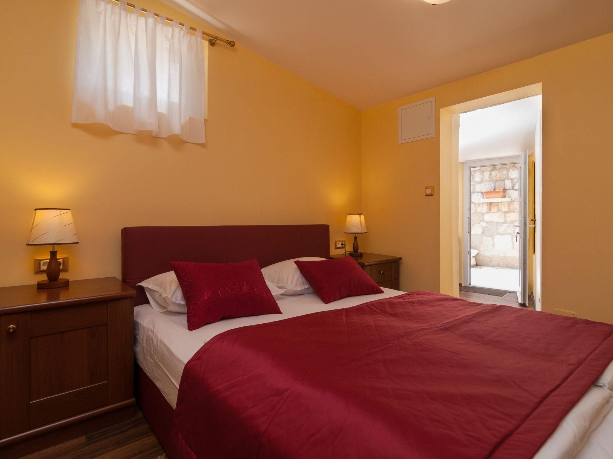 Große Ferienwohnung in Omiš mit Privatem Balkon-Binnen