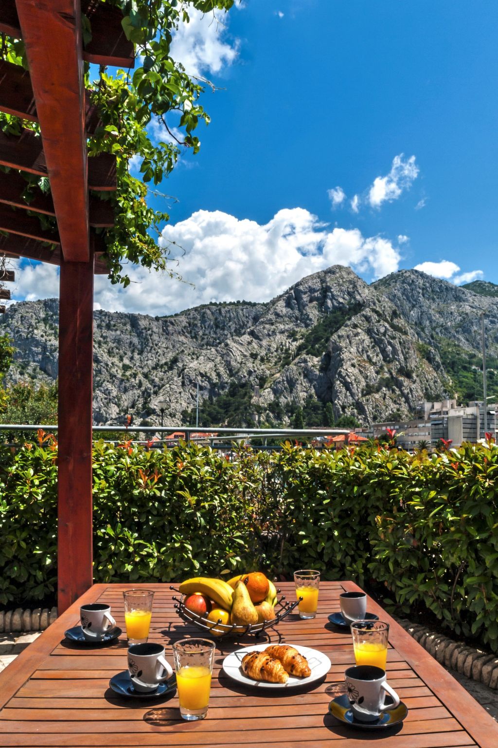 Ein luxuriöses Apartment in der Nähe des Zentrums, am Flussufer-Drinnen