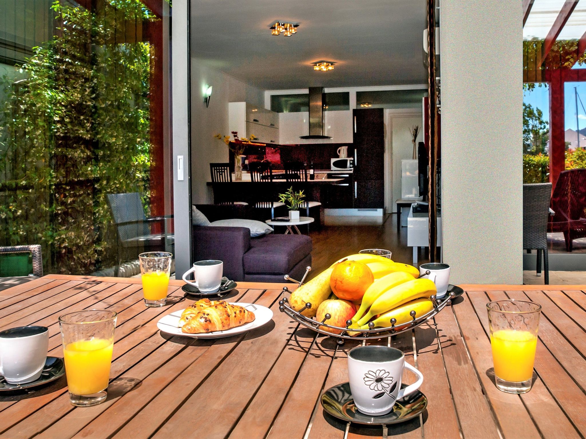 Ein luxuriöses Apartment in der Nähe des Zentrums, am Flussufer-Drinnen