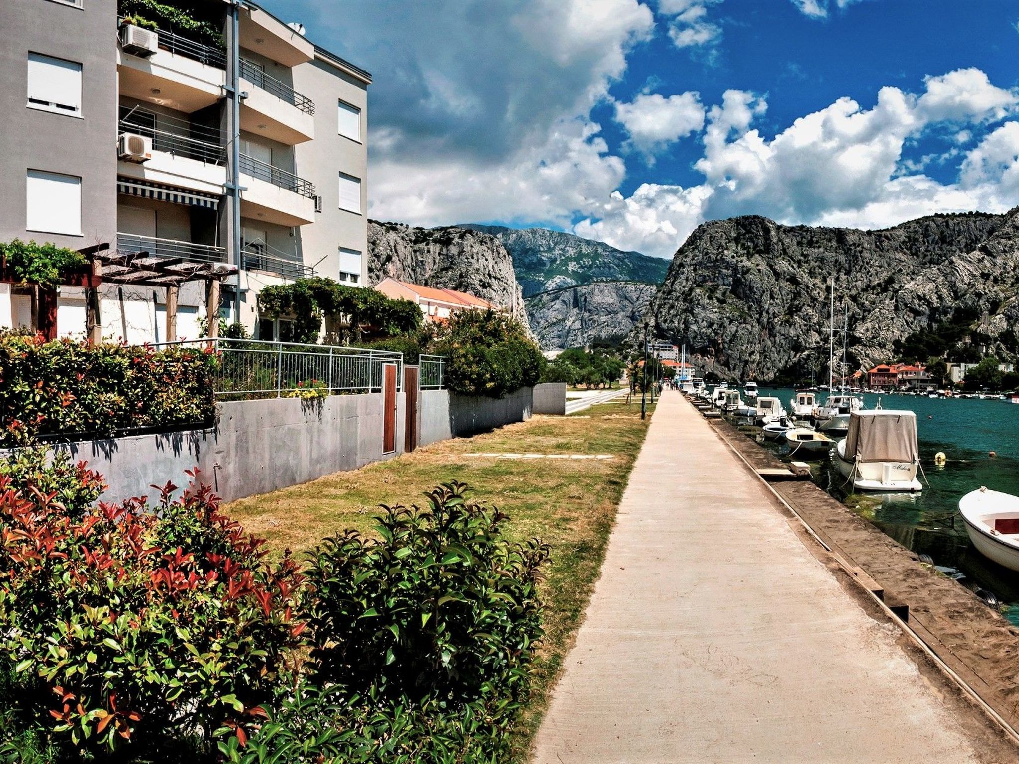Ein luxuriöses Apartment in der Nähe des Zentrums, am Flussufer-Drinnen