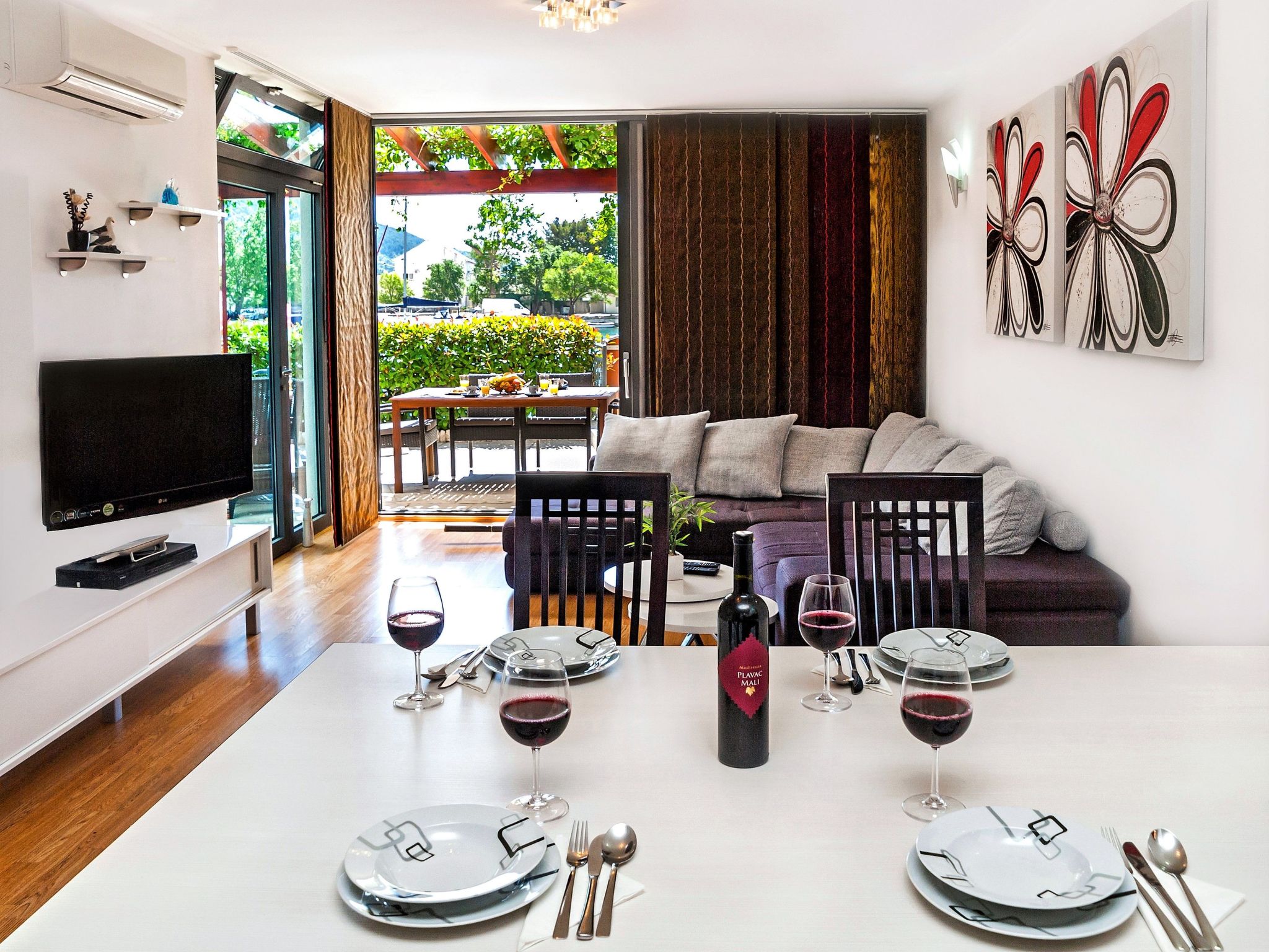 Ein luxuriöses Apartment in der Nähe des Zentrums, am Flussufer-Drinnen