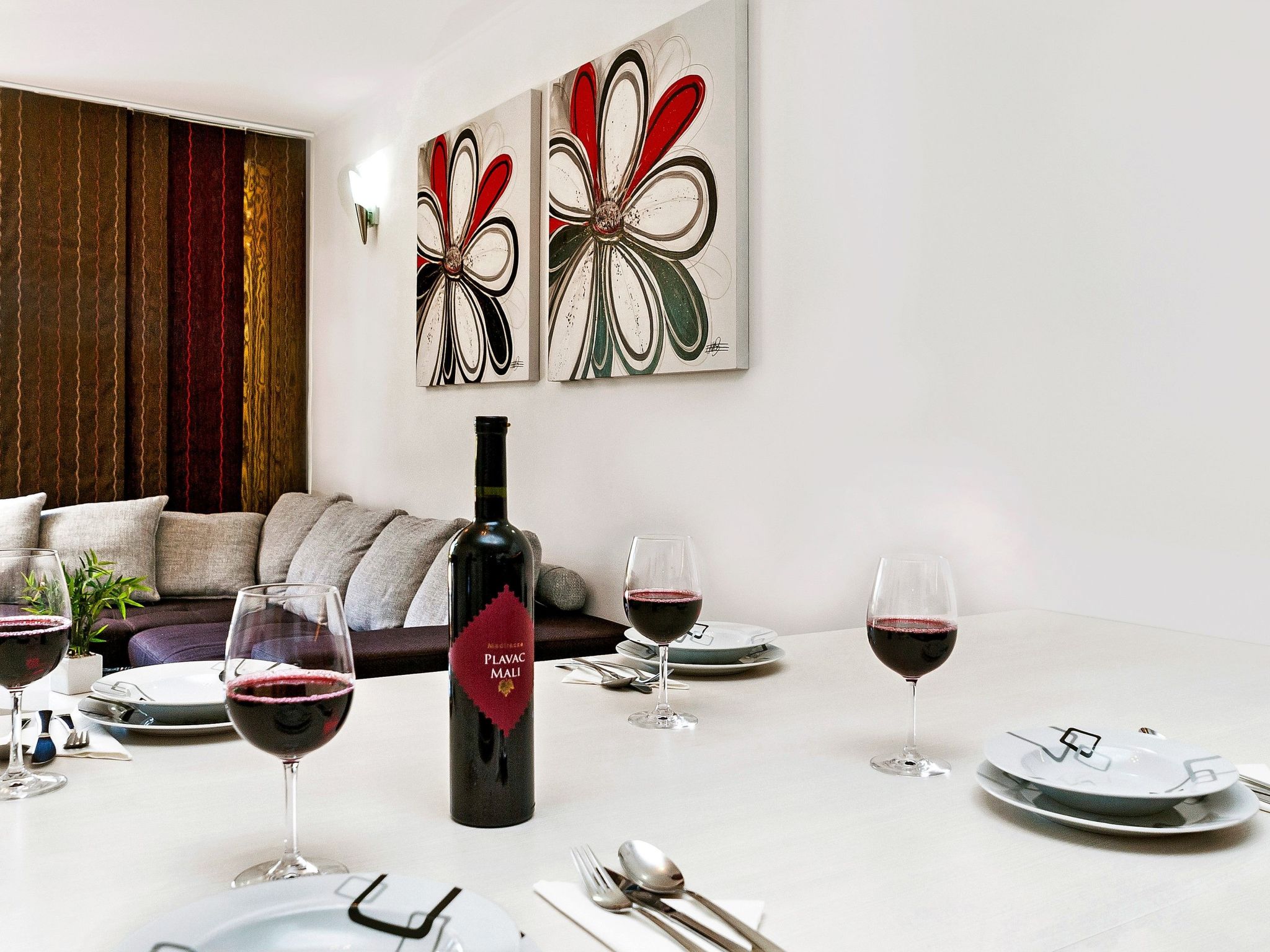 Ein luxuriöses Apartment in der Nähe des Zentrums, am Flussufer-Drinnen