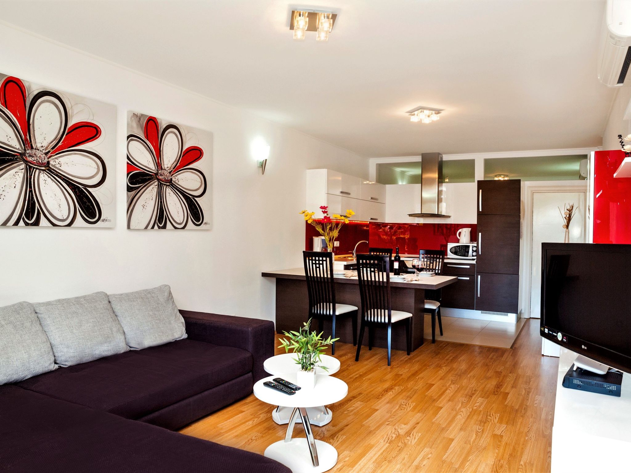 Ein luxuriöses Apartment in der Nähe des Zentrums, am Flussufer-Drinnen