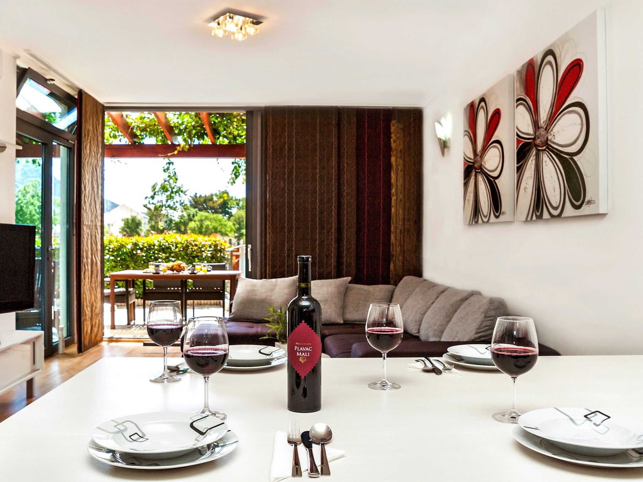 Ein luxuriöses Apartment in der Nähe des Zentrums, am Flussufer-Drinnen