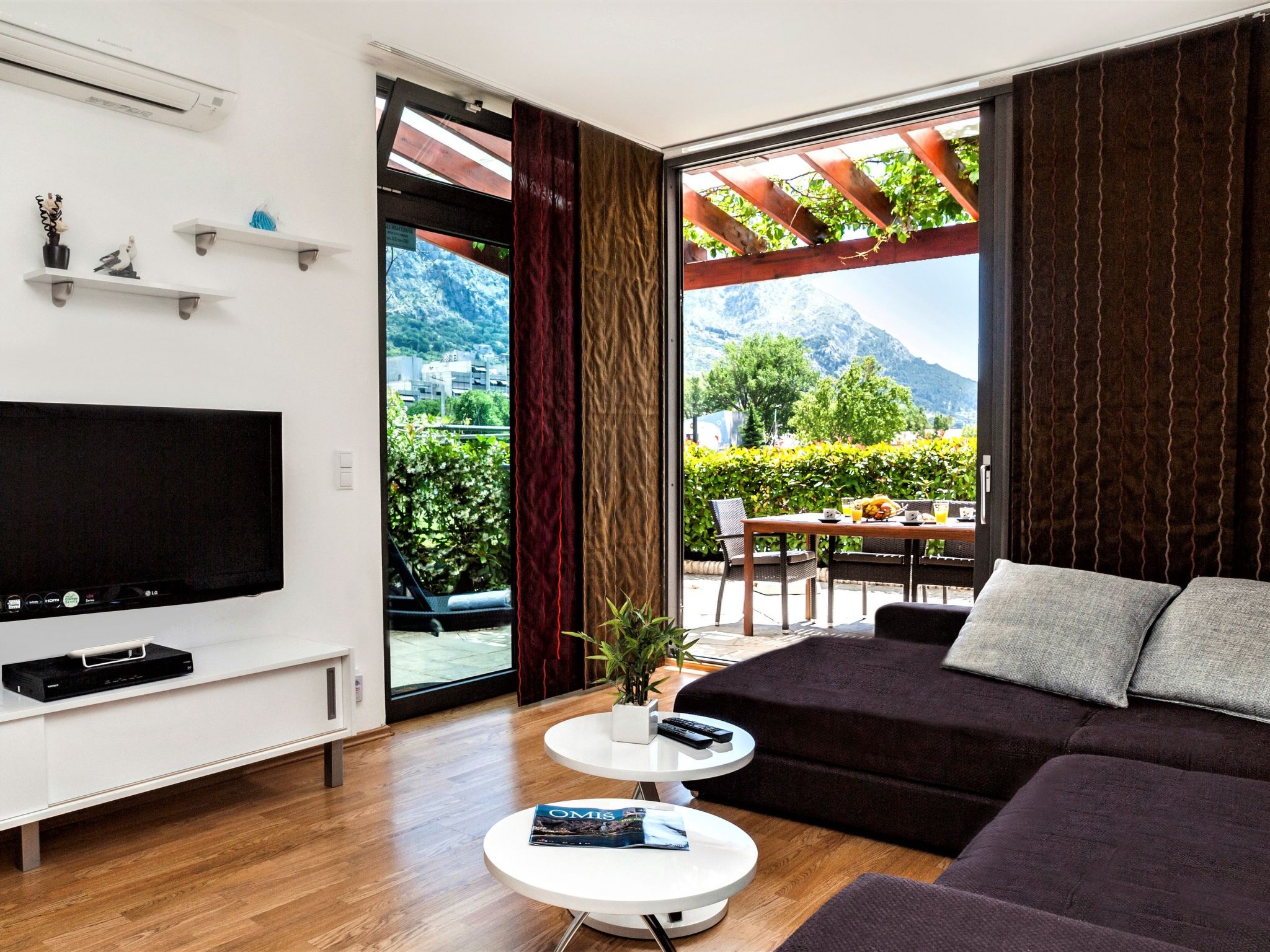 Ein luxuriöses Apartment in der Nähe des Zentrums, am Flussufer-Drinnen