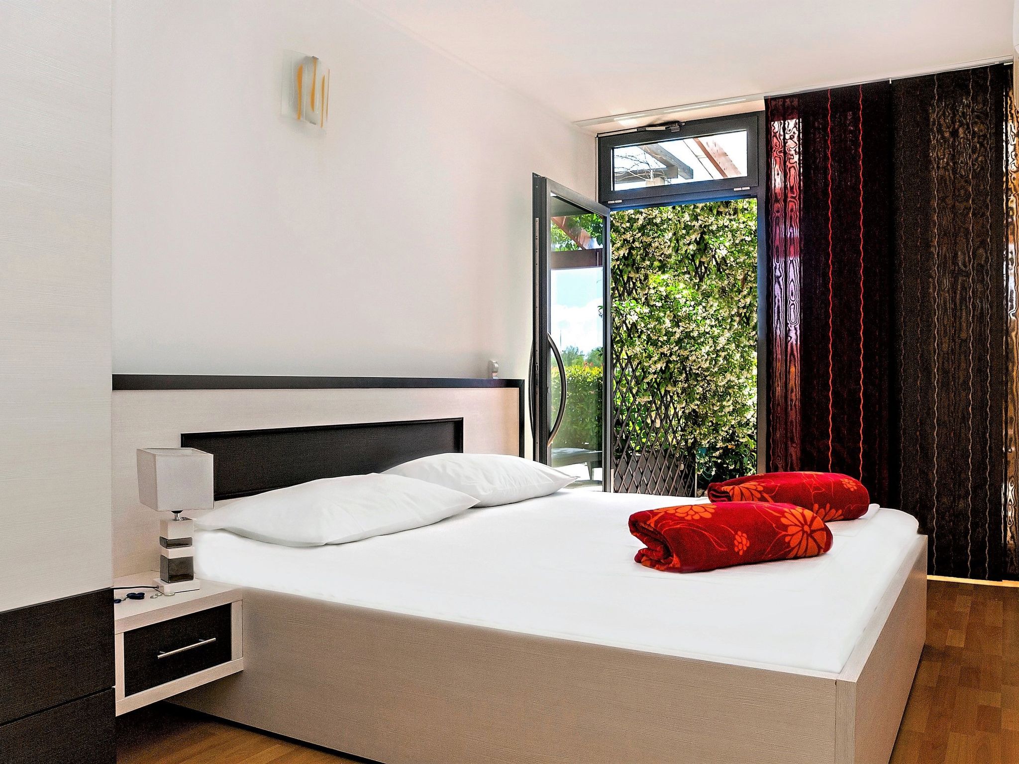 Ein luxuriöses Apartment in der Nähe des Zentrums, am Flussufer-Drinnen