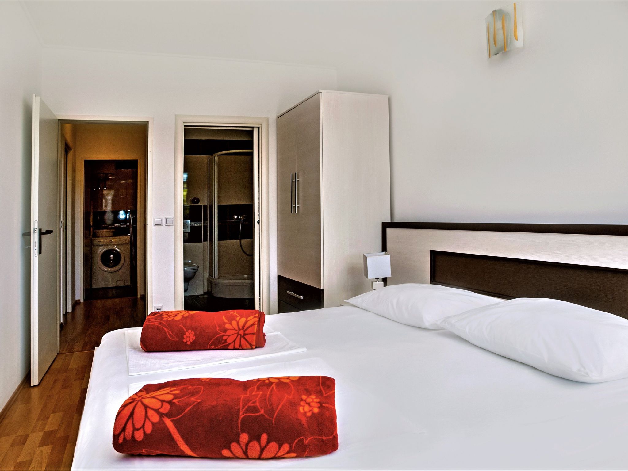 Ein luxuriöses Apartment in der Nähe des Zentrums, am Flussufer-Drinnen