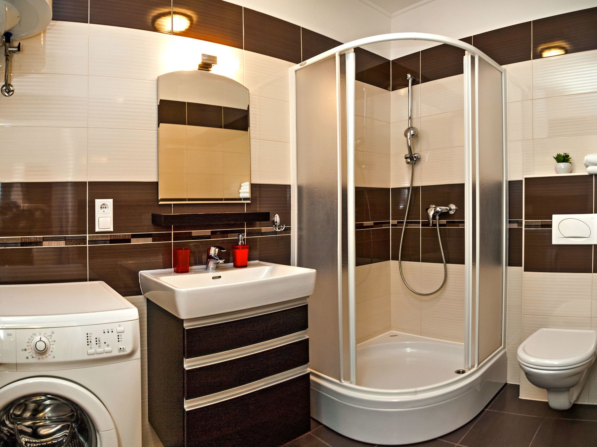 Ein luxuriöses Apartment in der Nähe des Zentrums, am Flussufer-Drinnen