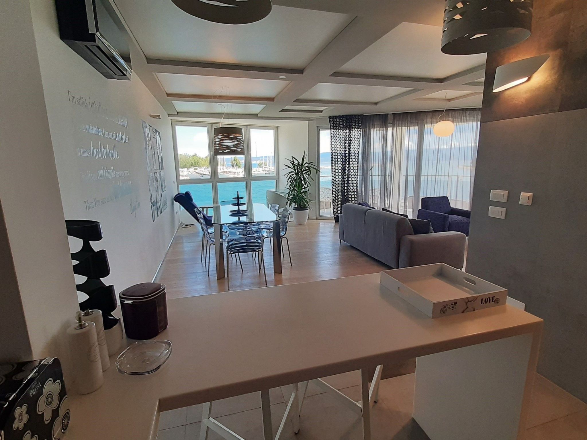 Stylisches Studio mit atemberaubendem Ausblick-Drinnen