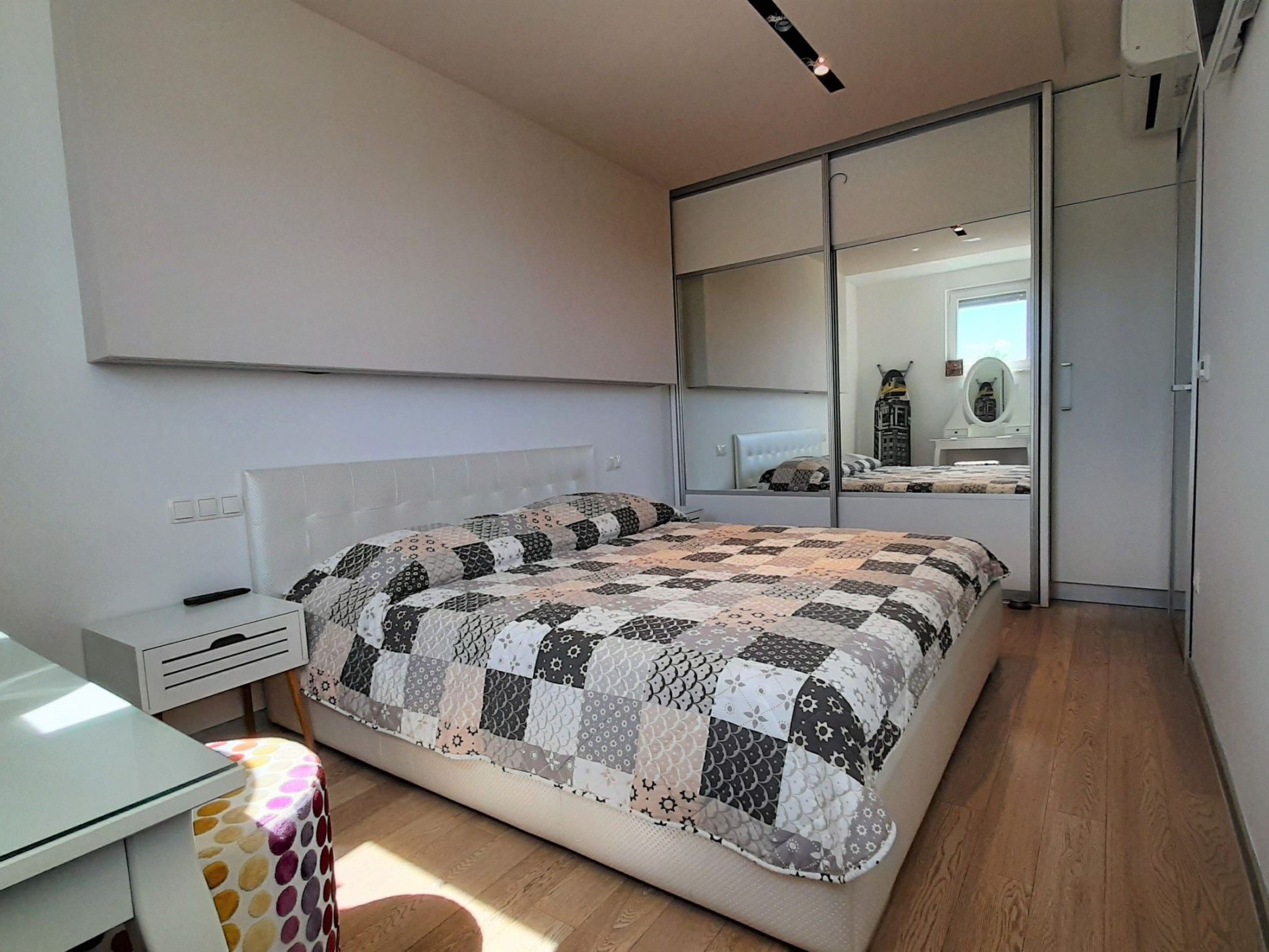 Stylisches Studio mit atemberaubendem Ausblick-Drinnen