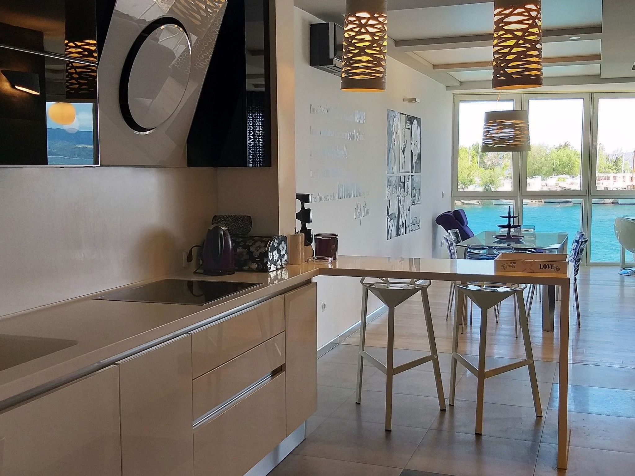 Stylisches Studio mit atemberaubendem Ausblick-Drinnen