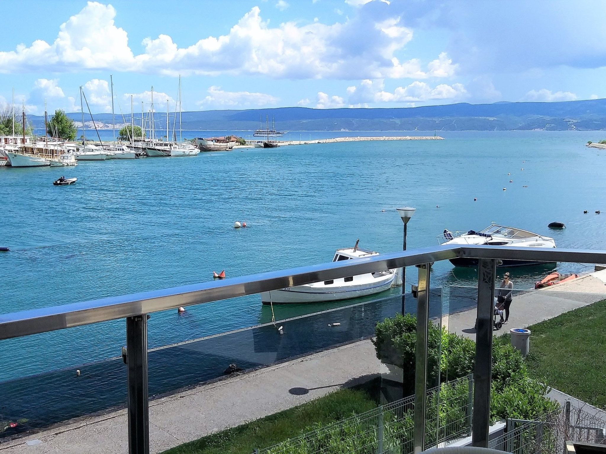 Stylisches Studio mit atemberaubendem Ausblick-Drinnen