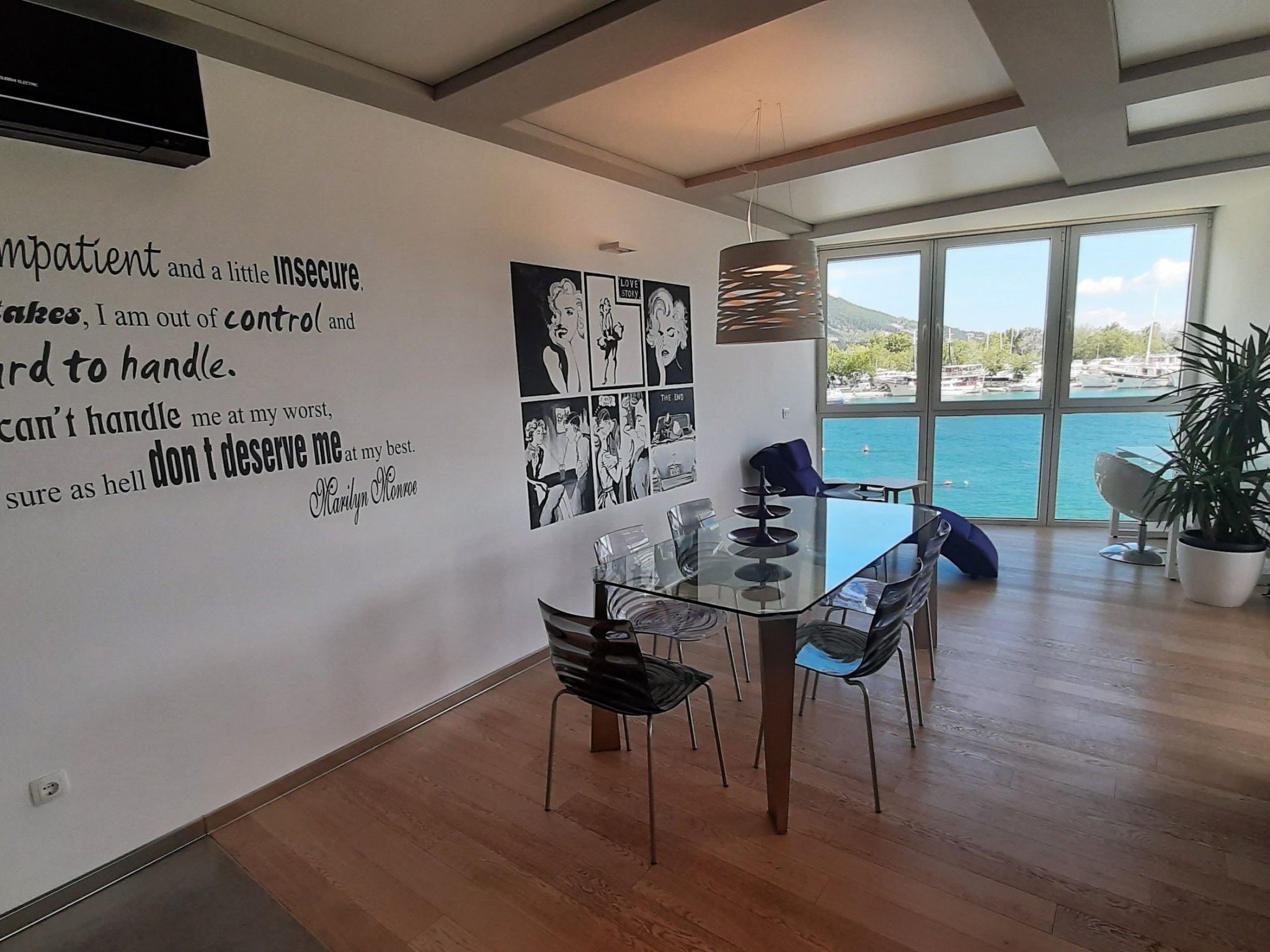 Stylisches Studio mit atemberaubendem Ausblick-Drinnen