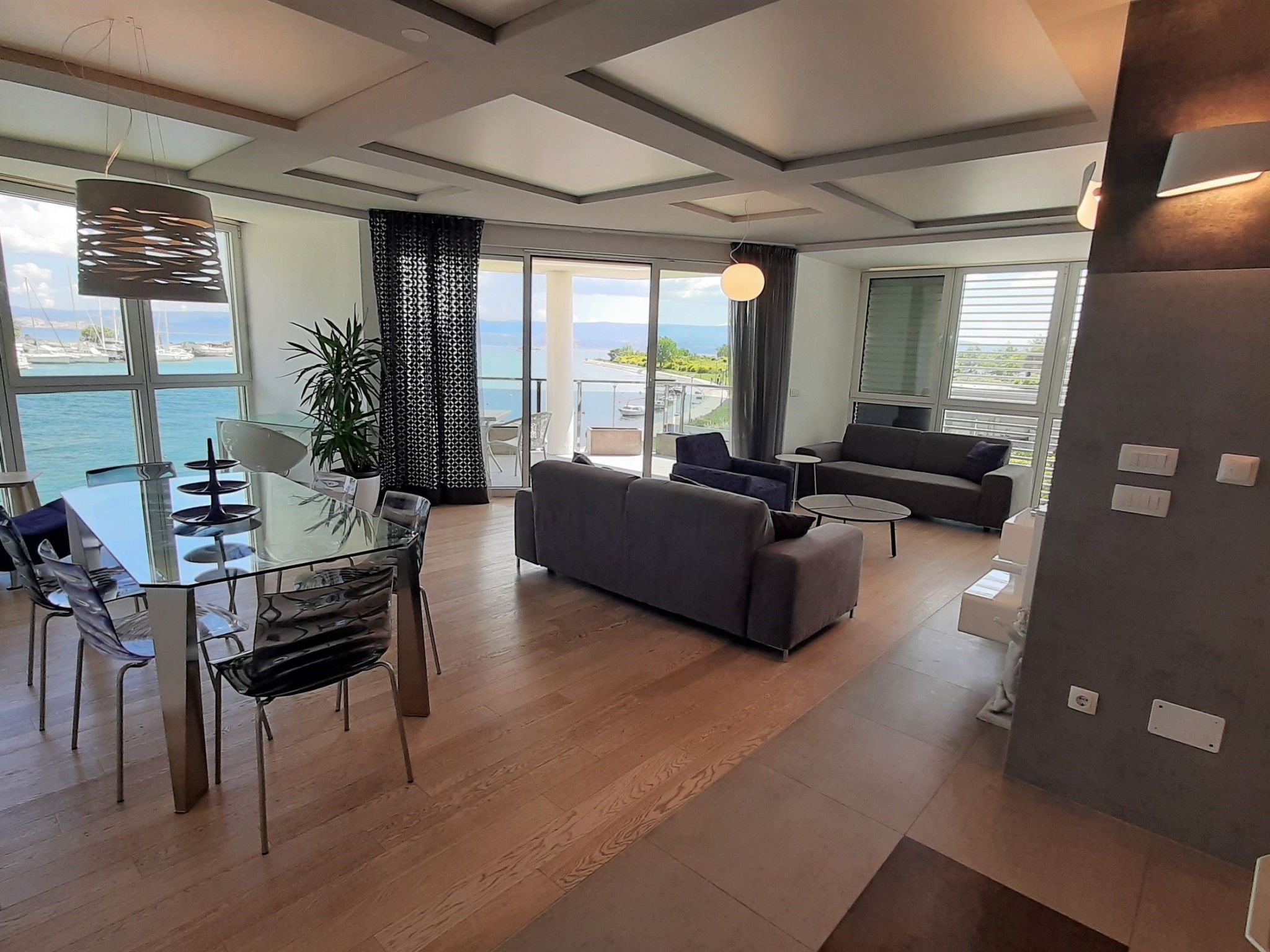 Stylisches Studio mit atemberaubendem Ausblick-Drinnen