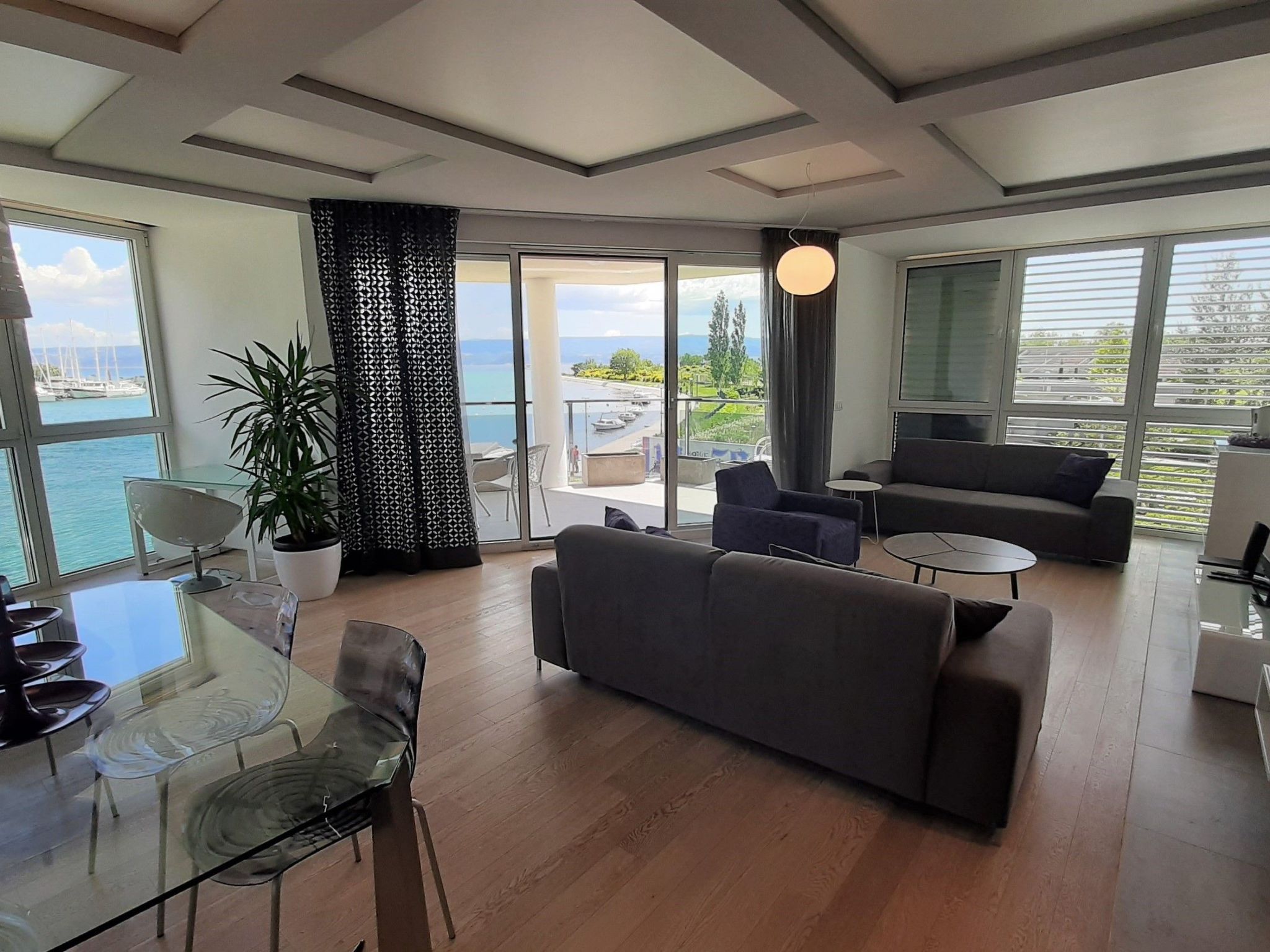 Stylisches Studio mit atemberaubendem Ausblick-Drinnen