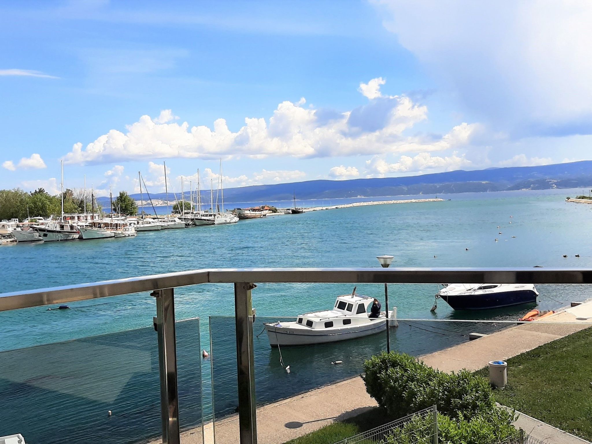 Stylisches Studio mit atemberaubendem Ausblick-Drinnen