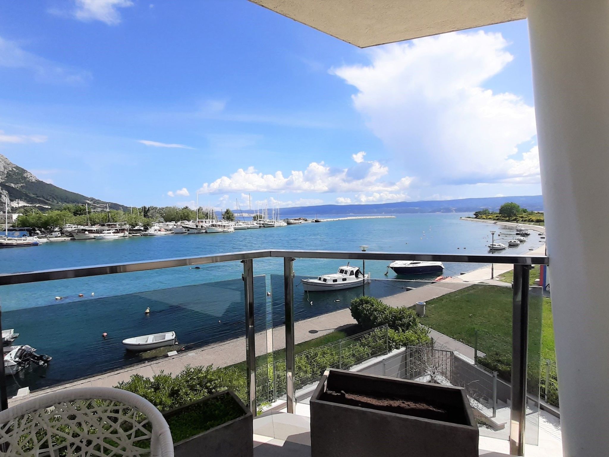 Stylisches Studio mit atemberaubendem Ausblick-Drinnen