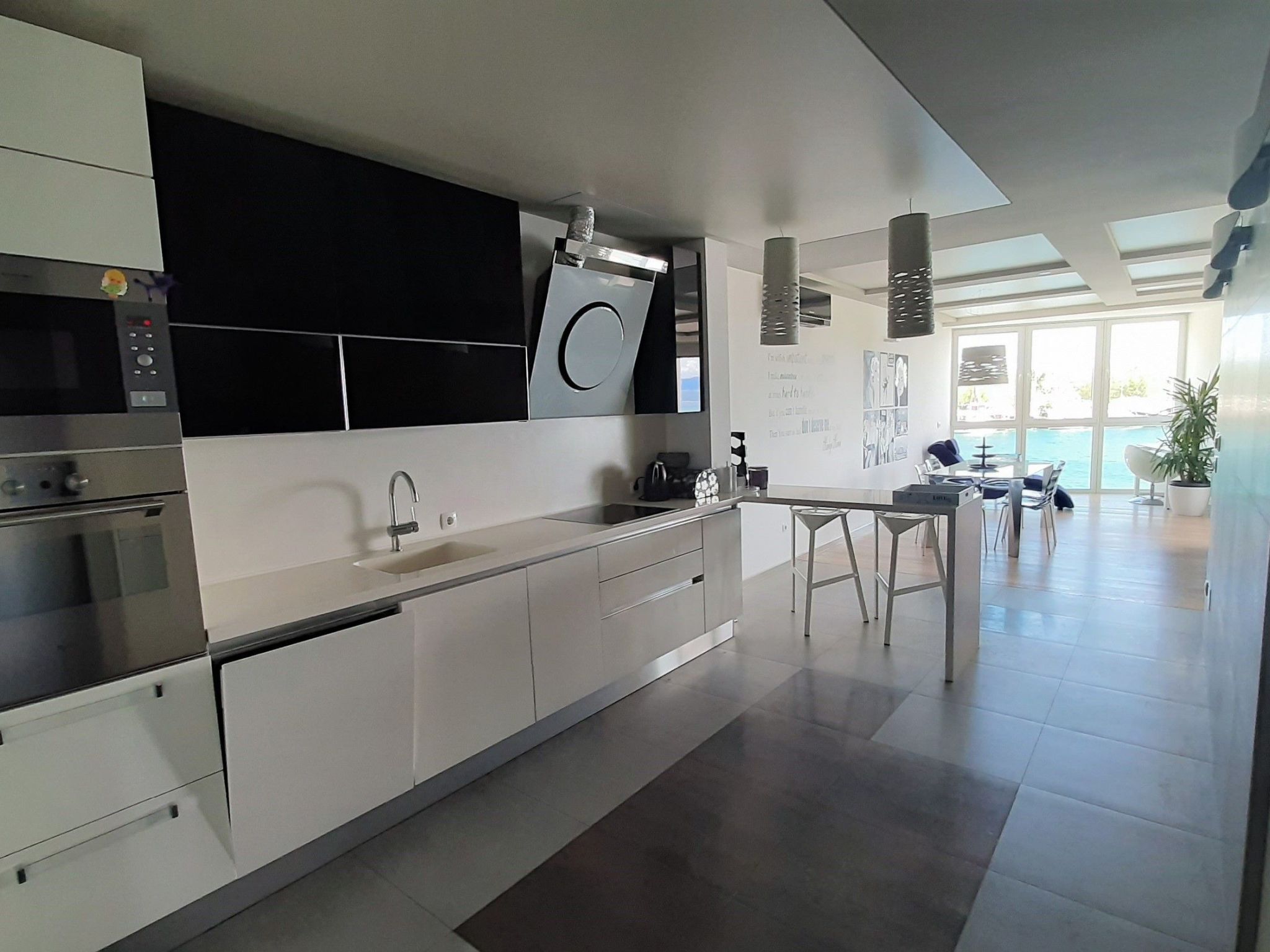 Stylisches Studio mit atemberaubendem Ausblick-Drinnen