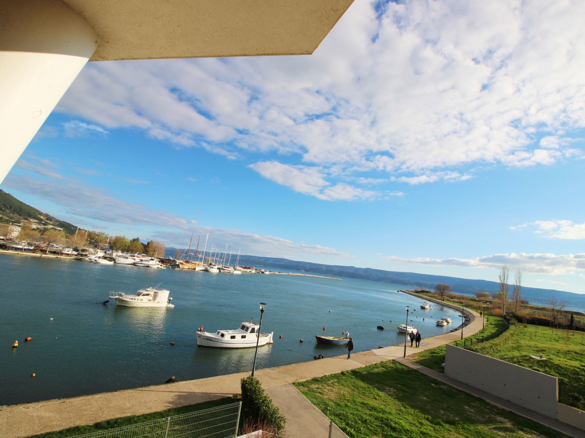 Stylisches Studio mit atemberaubendem Ausblick-Drinnen