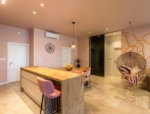 Luxe appartement met whirlpool in centrum Omiš, vlakbij zee en strand - thumbnail 5