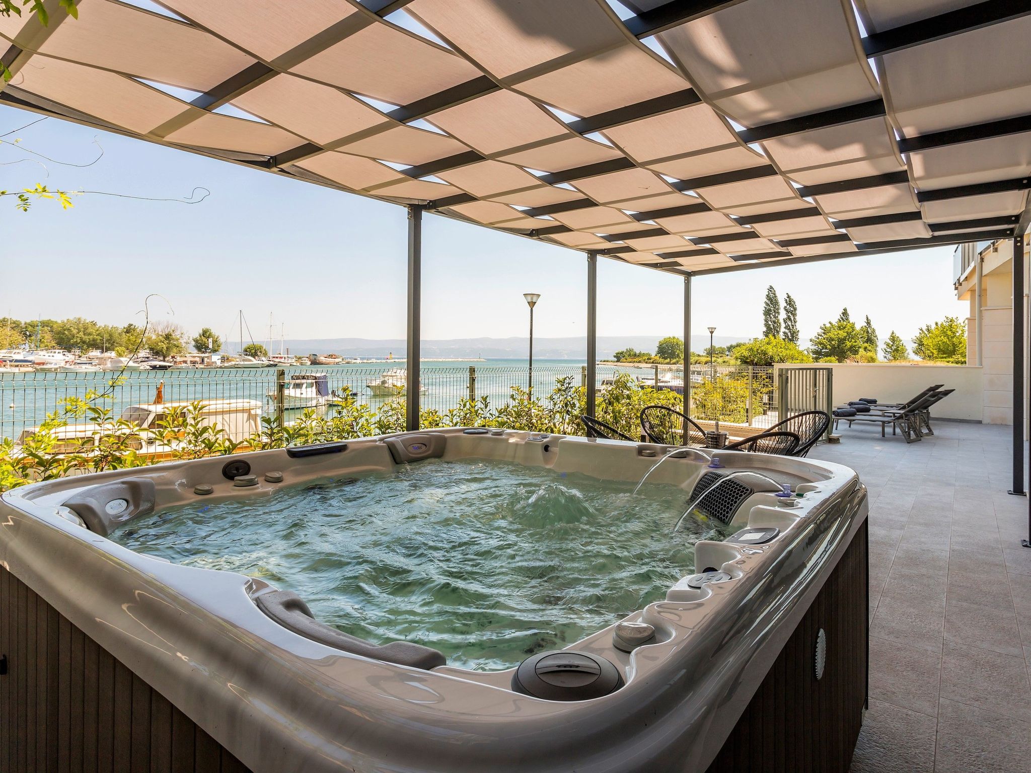 Luxus-Apartment mit Whirlpool-Drinnen