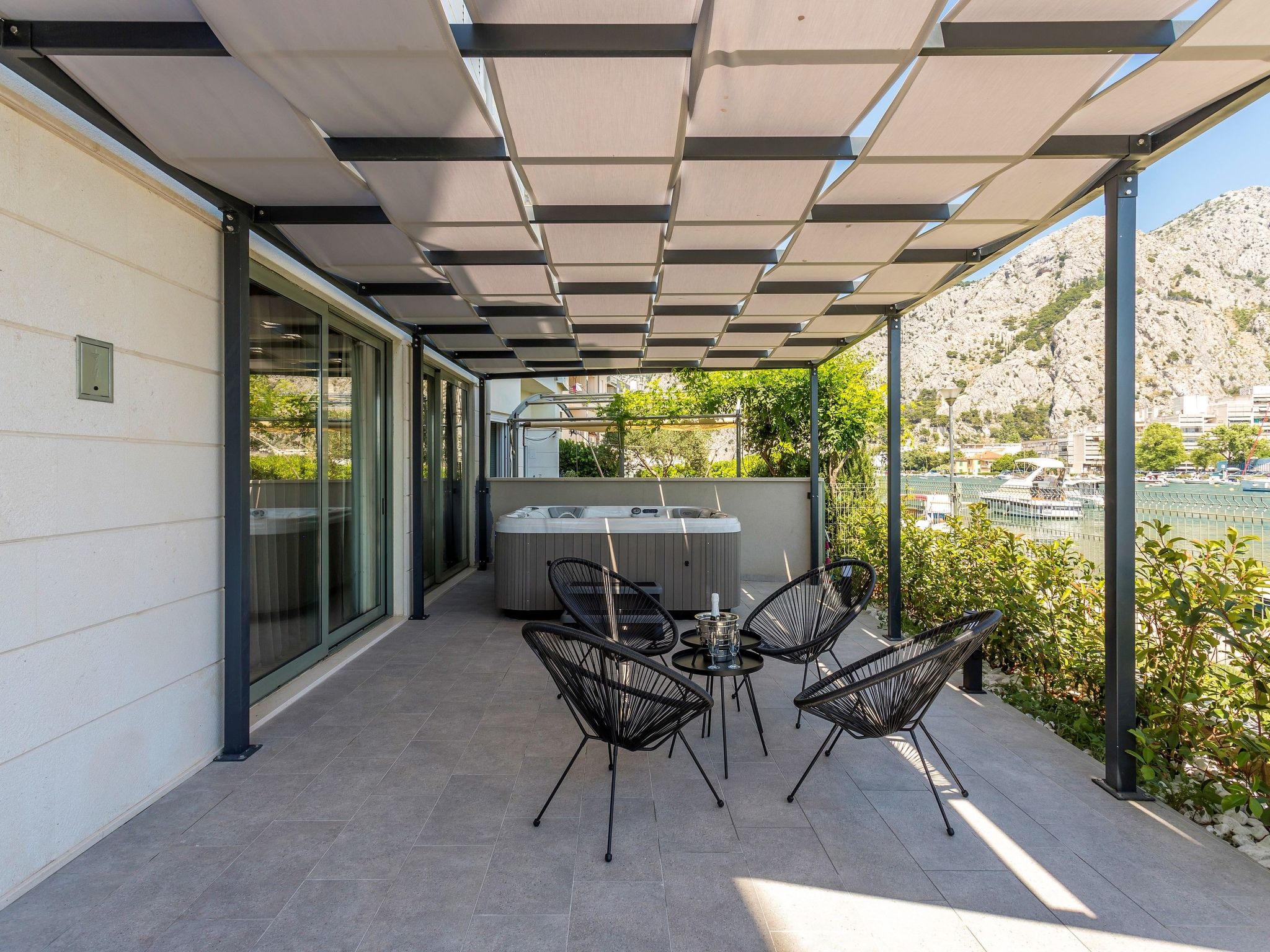 Luxus-Apartment mit Whirlpool-Drinnen