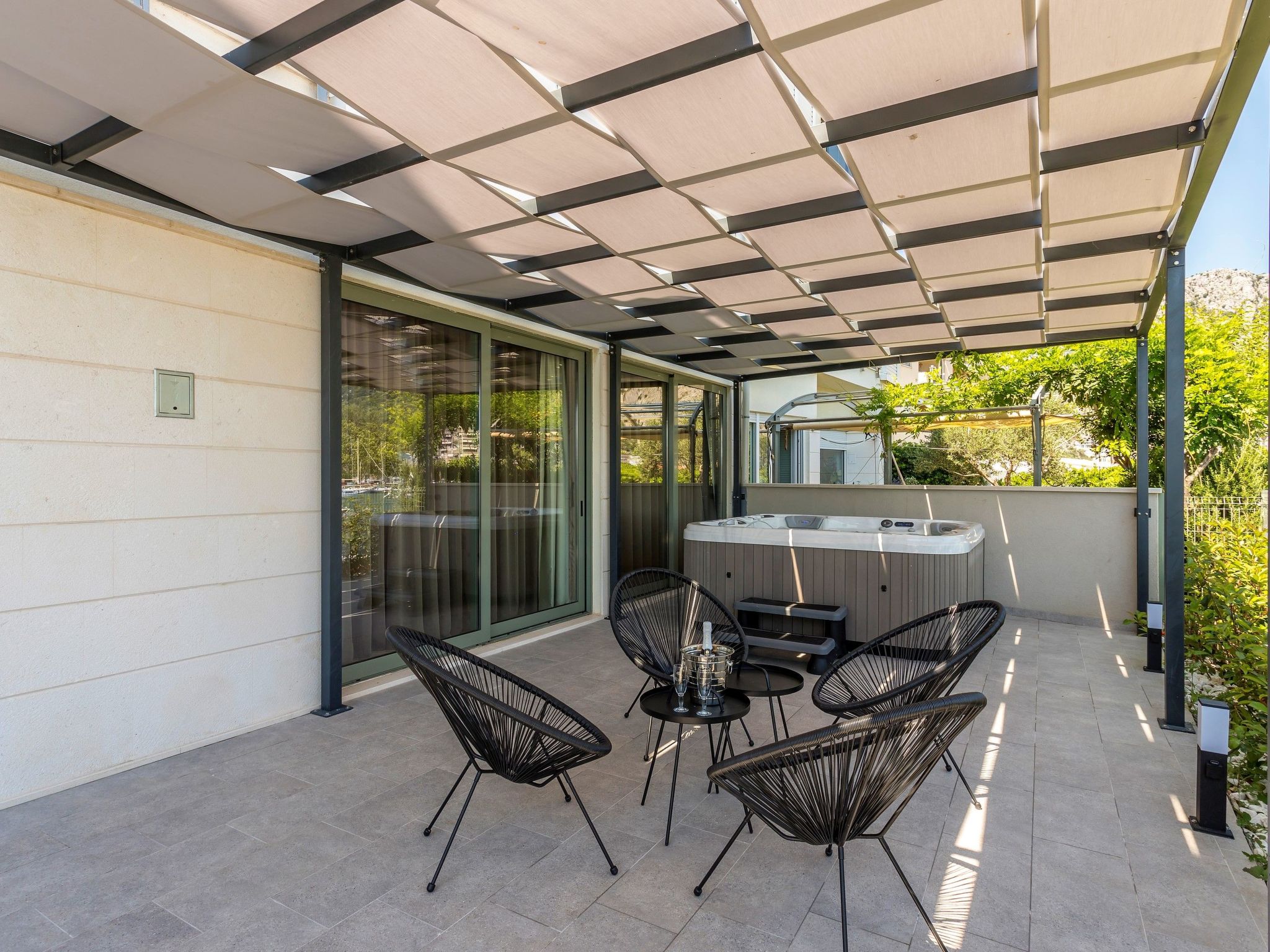 Luxus-Apartment mit Whirlpool-Drinnen