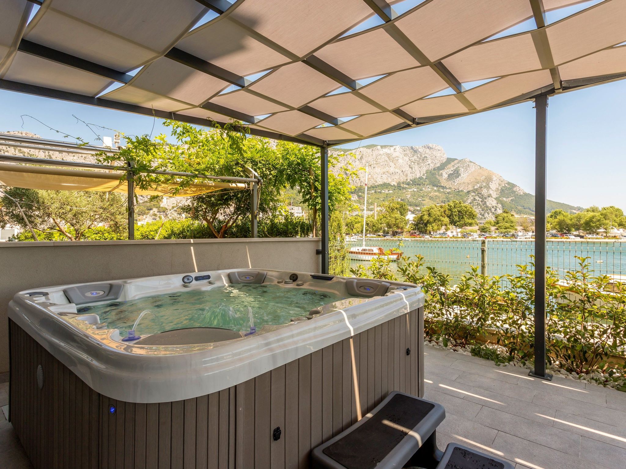 Luxus-Apartment mit Whirlpool-Drinnen